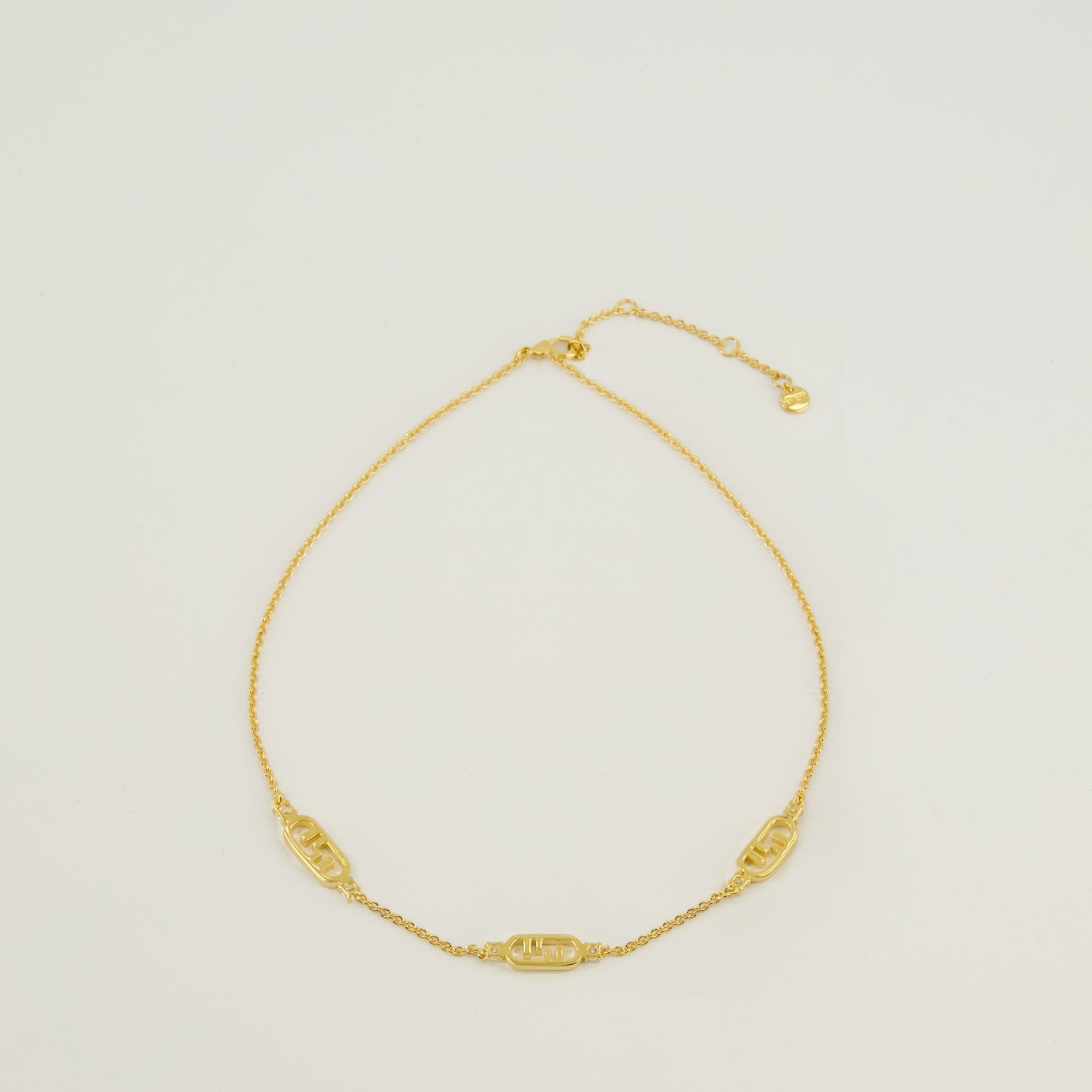 Imagen del collar O'Lock dorado de Fendi para mujer - Temporada Otoño-Invierno 2025 - Vista Trasera