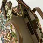 Bild der bestickten Mini-Tasche von der Marke Valentino Garavani für Damen - Frühjahr/Sommer 2026 - Detaillierte Ansicht_3