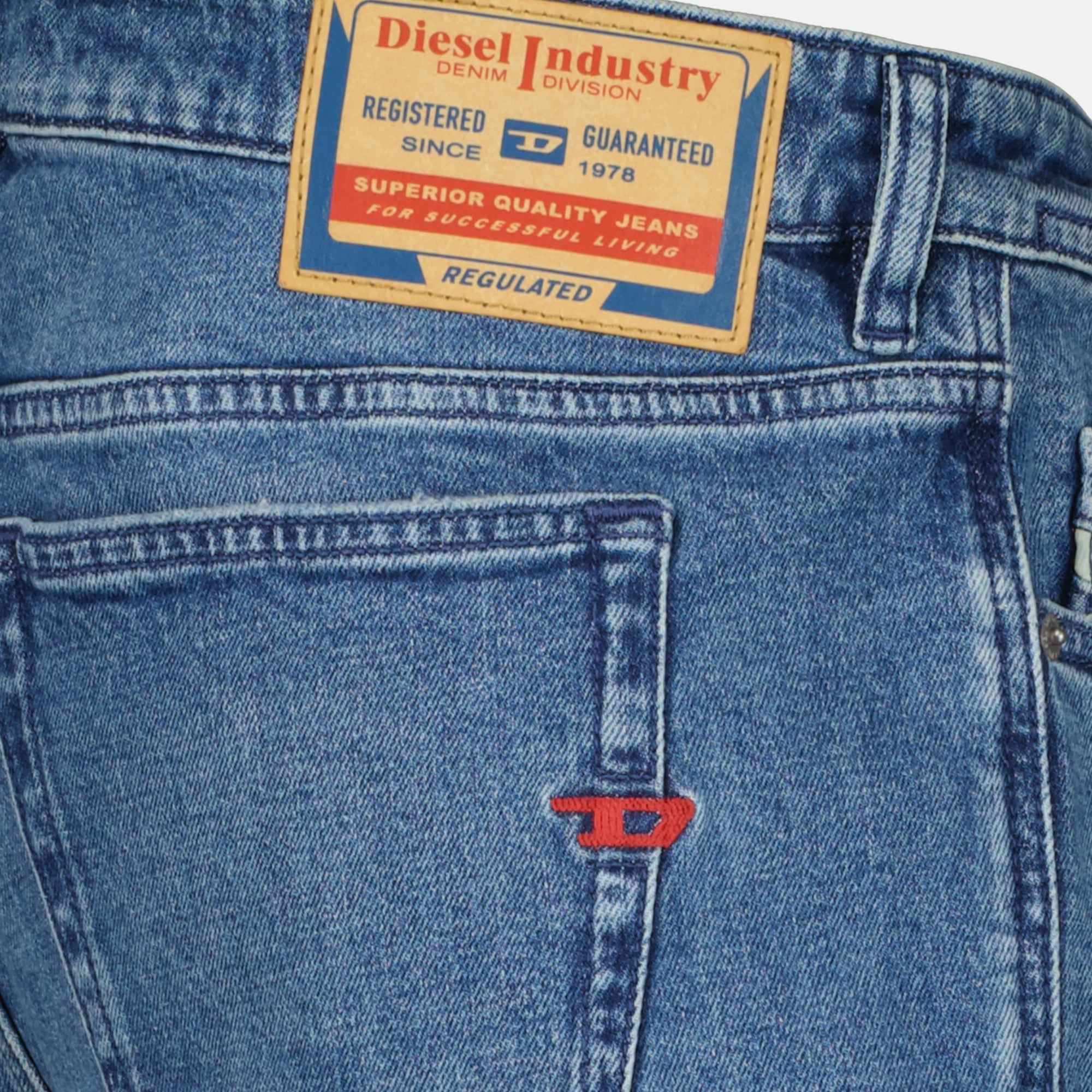 Image de l'article Jean Sleenker 1979 L32 en denim bleu de la marque Diesel pour Homme - Saison Printemps-Été 2026 - Vue détaillée_2