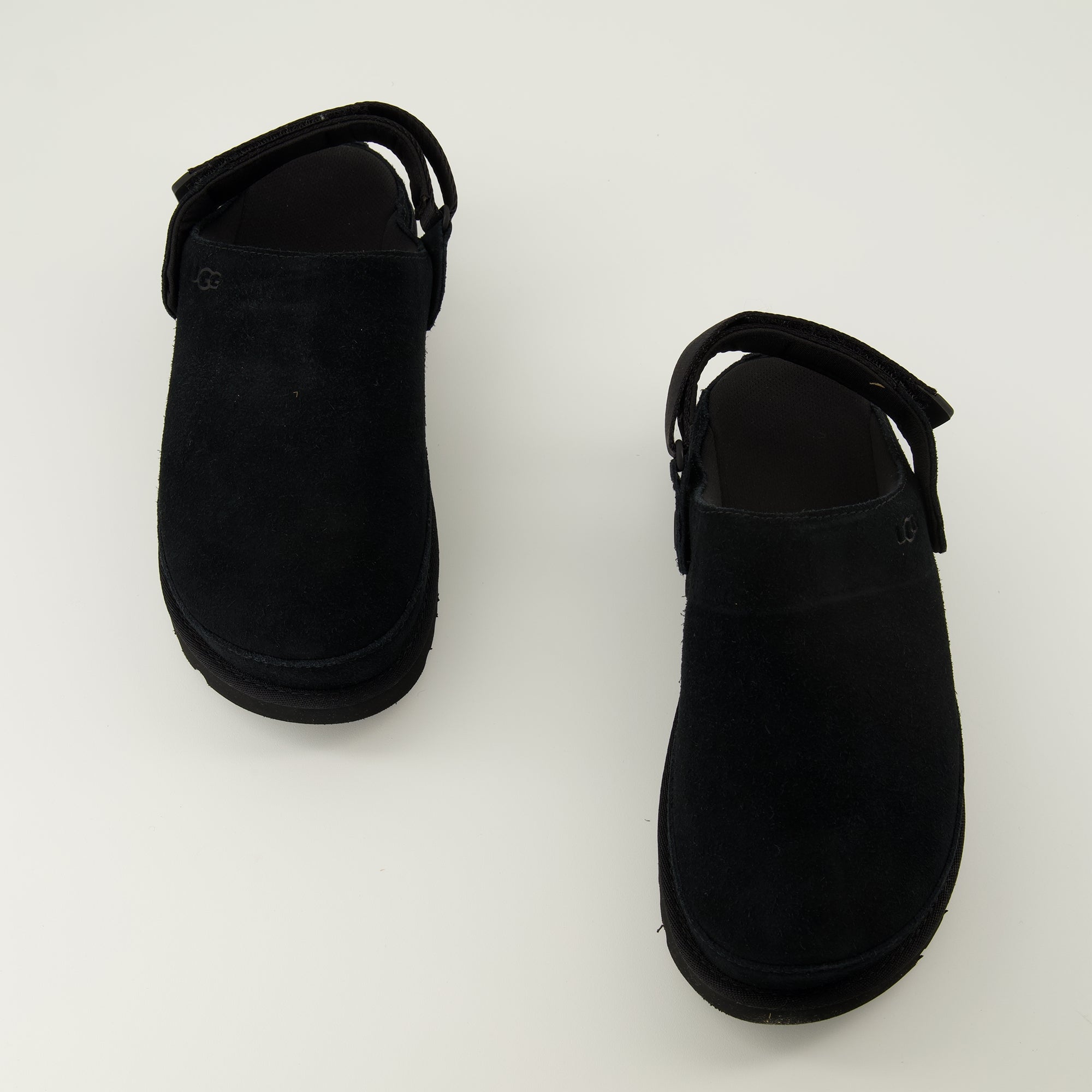 Image de l'article Sabots Goldenstar noir de la marque Ugg pour Femme - Saison Printemps-Été 2026 - Vue de dessus paire de chaussure