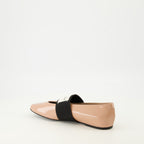 Imagen de las Ballerinas Sliced Square de Givenchy para Mujer - Temporada Otoño-Invierno 2025 - Vista tres cuartos trasera derecha