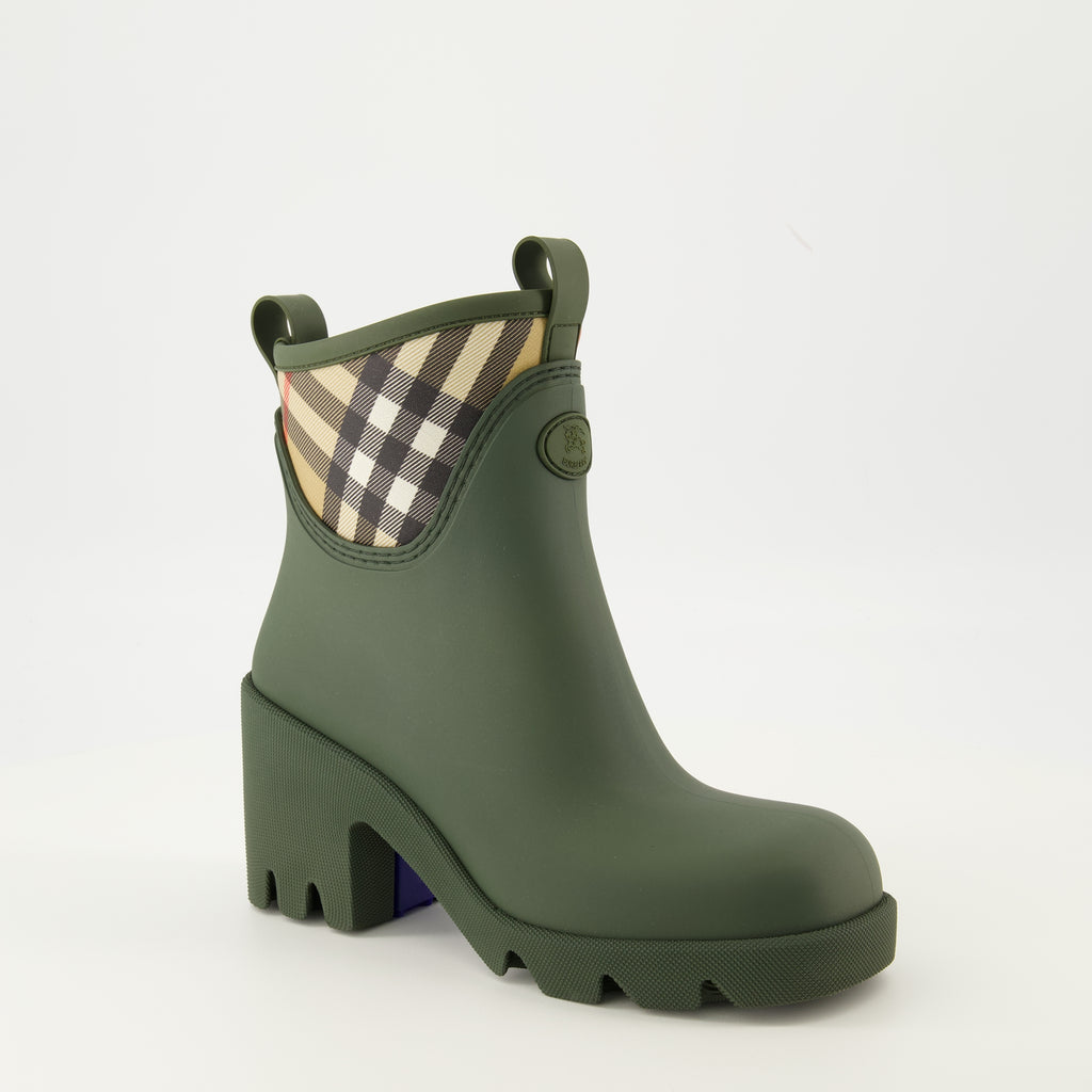 Imagen de las botines de goma Marsh de Burberry para mujer - Temporada Otoño-Invierno 2025 - Vista tres cuartos frontal derecha