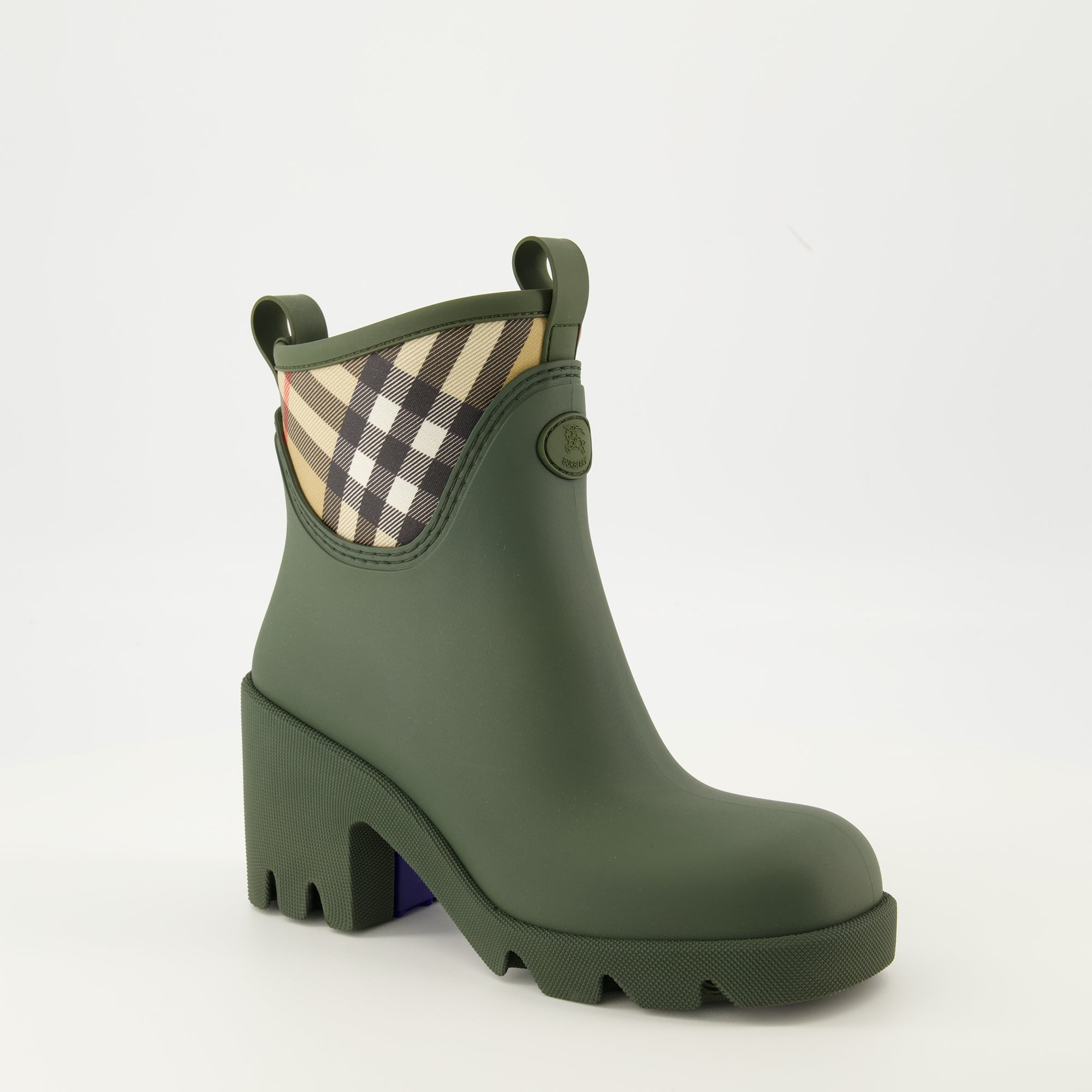 Image de l'article Bottines Marsh en caoutchouc de la marque Burberry pour Femme - Saison Automne-Hiver 2025 - Vue trois quarts avant droite