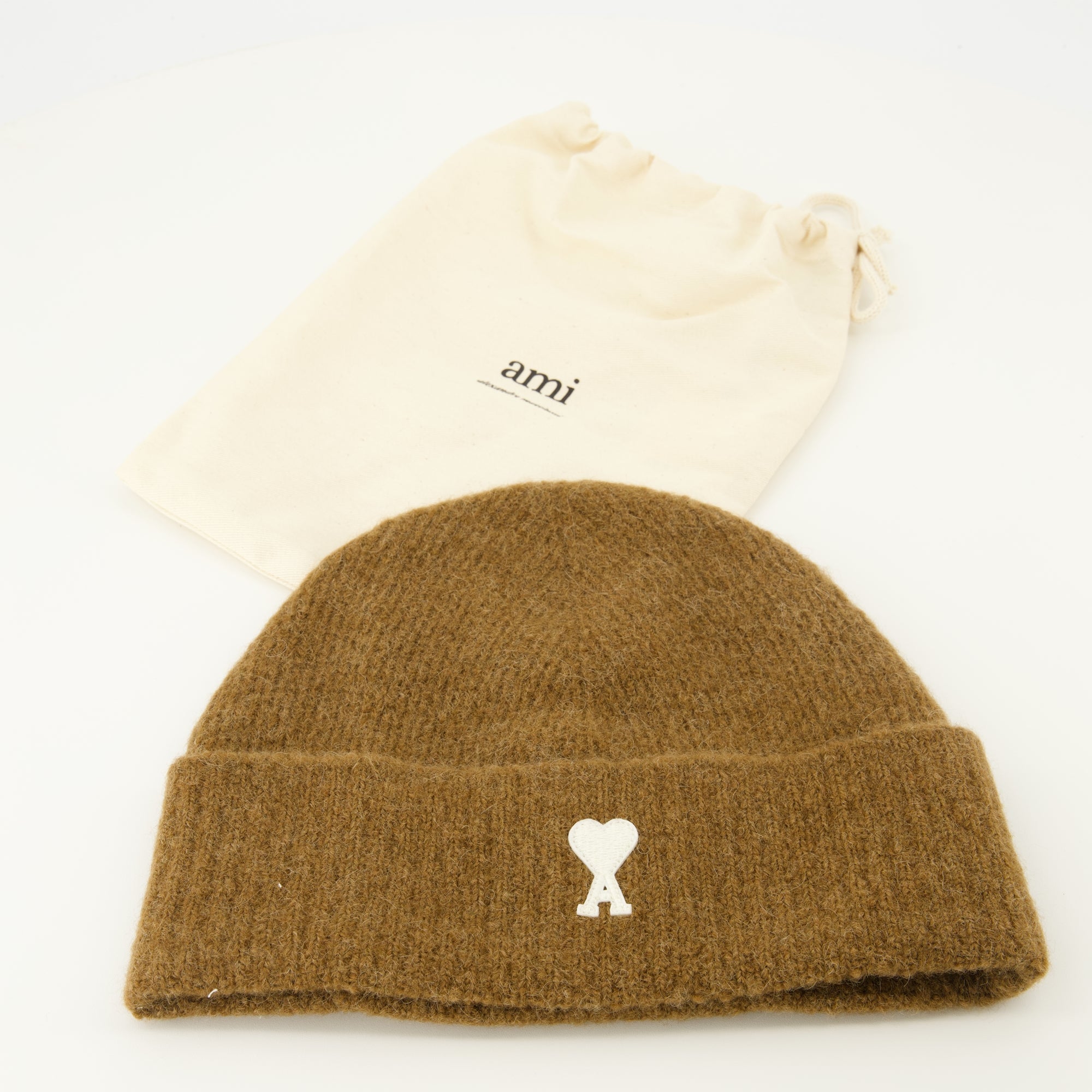 Image of the Ami de Coeur beanie from the brand Ami PARIS for Unisex - Autumn-Winter 2025 Season - Detailed View 3