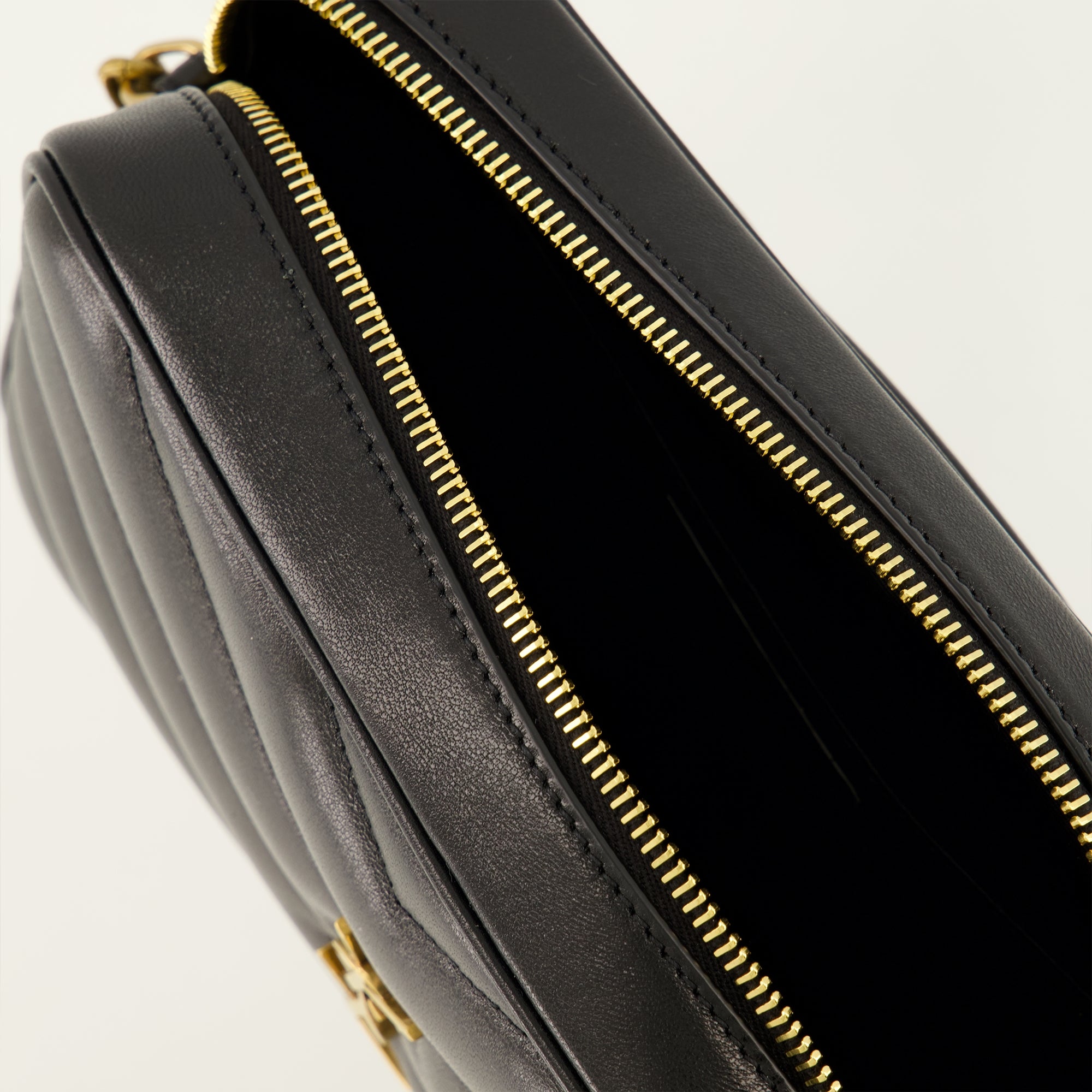 Sacs à main et épaule Sac Loulou Camera en cuir matelassé noir Saint Laurent Noir Femme