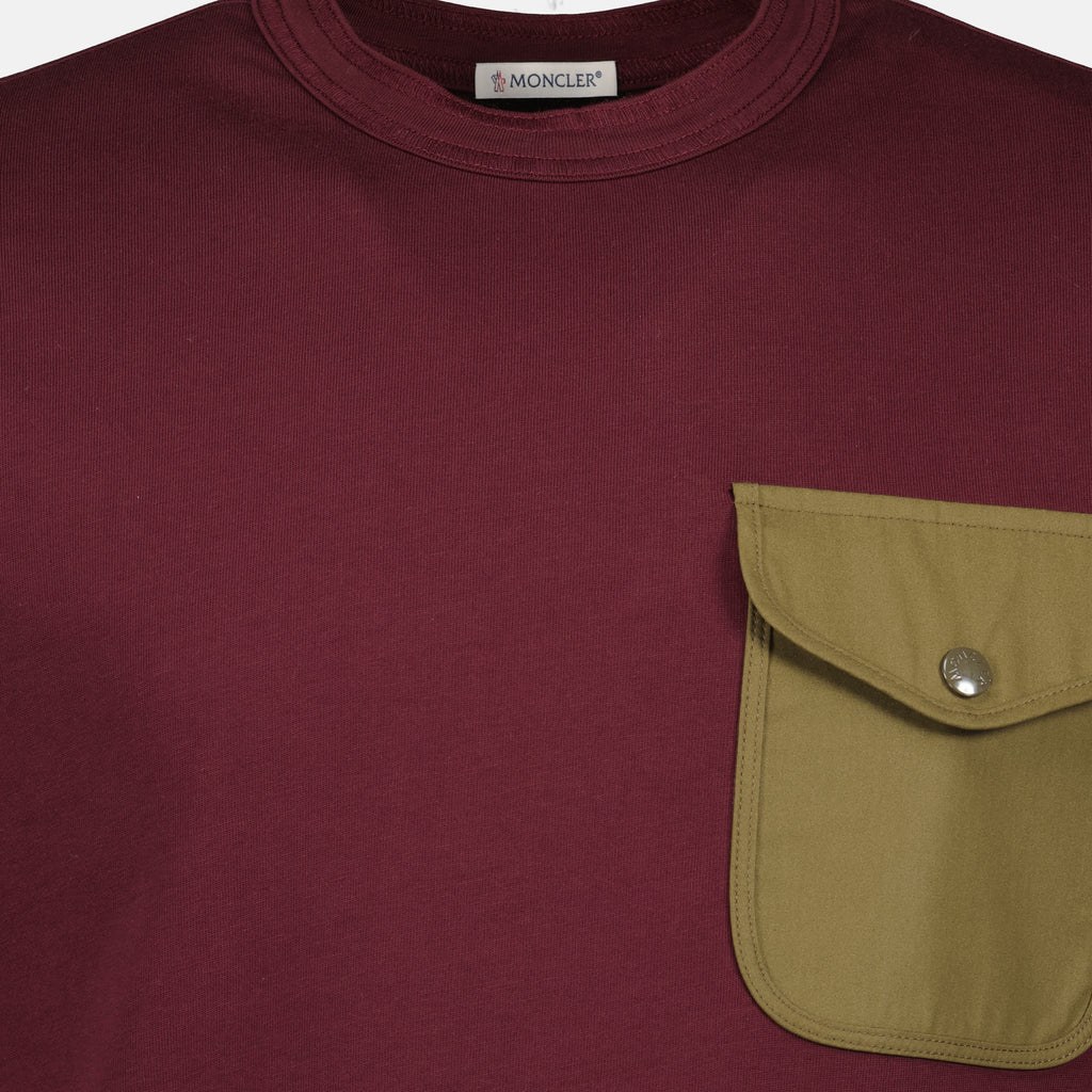 Image de l'article T-shirt avec poche bordeaux de la marque Moncler pour Homme - Saison Printemps-Été 2026 - Vue détaillée_1