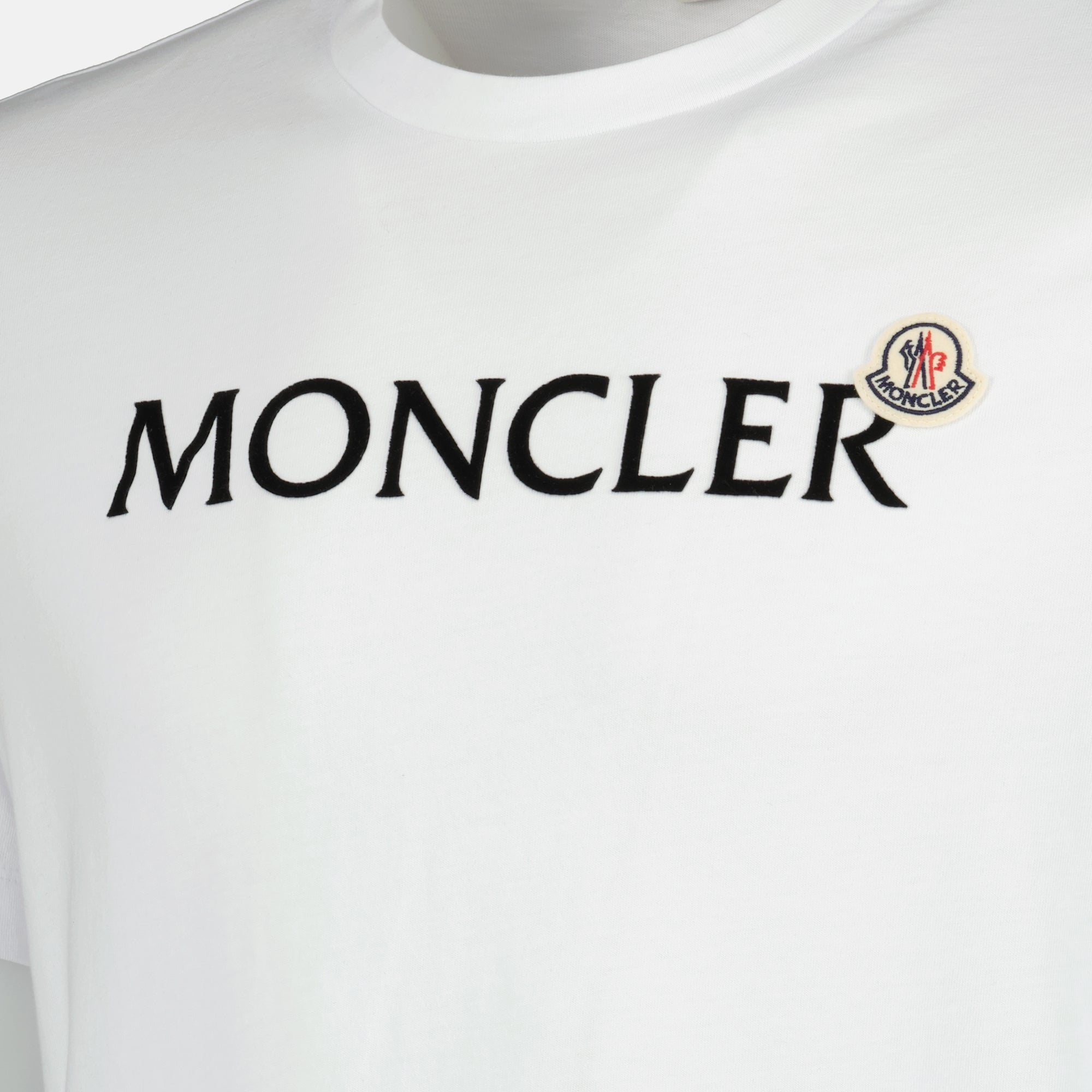 Image de l'article T-shirt à logo floqué blanc de la marque Moncler pour Homme - Saison Printemps-Été 2026 - Vue détaillée_1