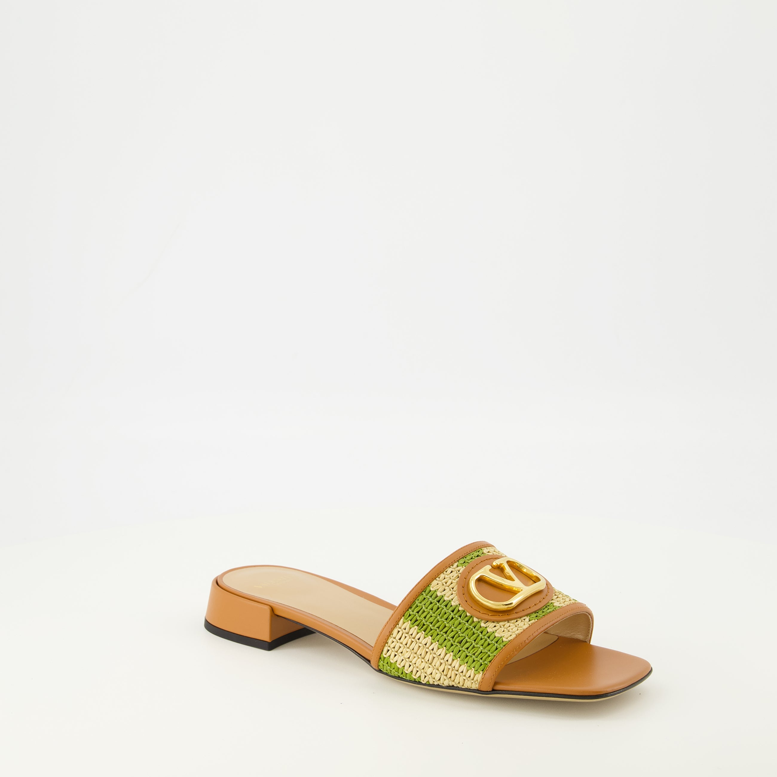 Image of the Vlogo Raffia Sandals in beige and green by Valentino Garavani for Women - Spring-Summer 2026 - Three-quarter front right view