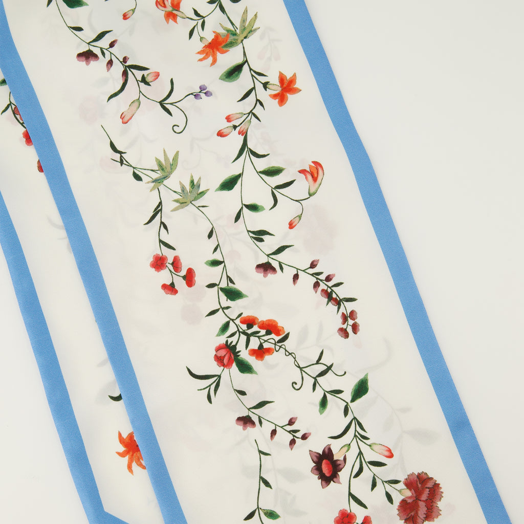 Imagem do maxi faixa de seda da Givenchy para mulheres - Coleção Outono-Inverno 2025 - Vista Detalhada_3