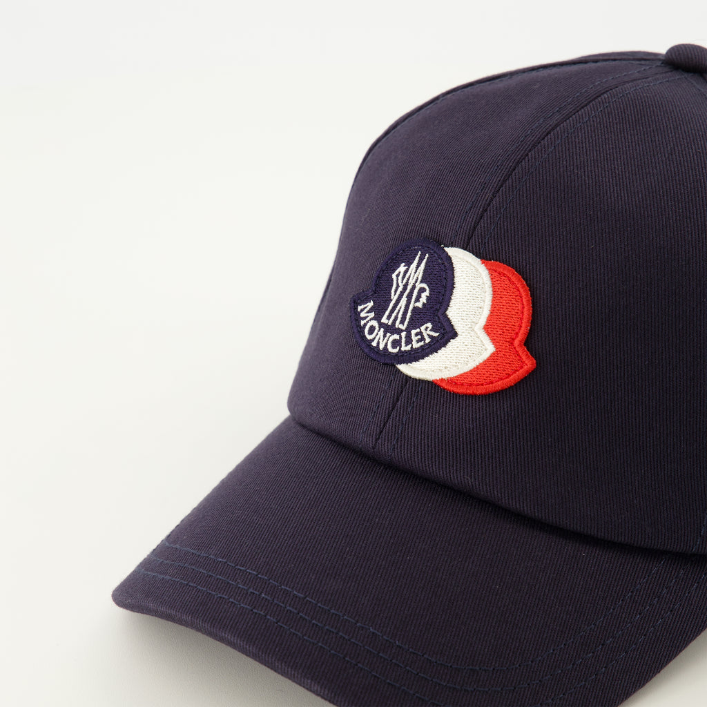 Immagine dell'articolo Cappellino con logo blu navy del marchio Moncler per Uomo - Stagione Primavera-Estate 2026 - Vista Dettagliata_3