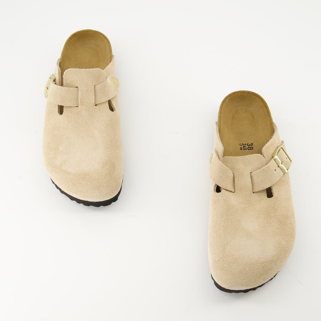 Imagem das mules Boston da marca Birkenstock para mulheres - Temporada Outono-Inverno 2025 - Vista de cima do par de sapatos