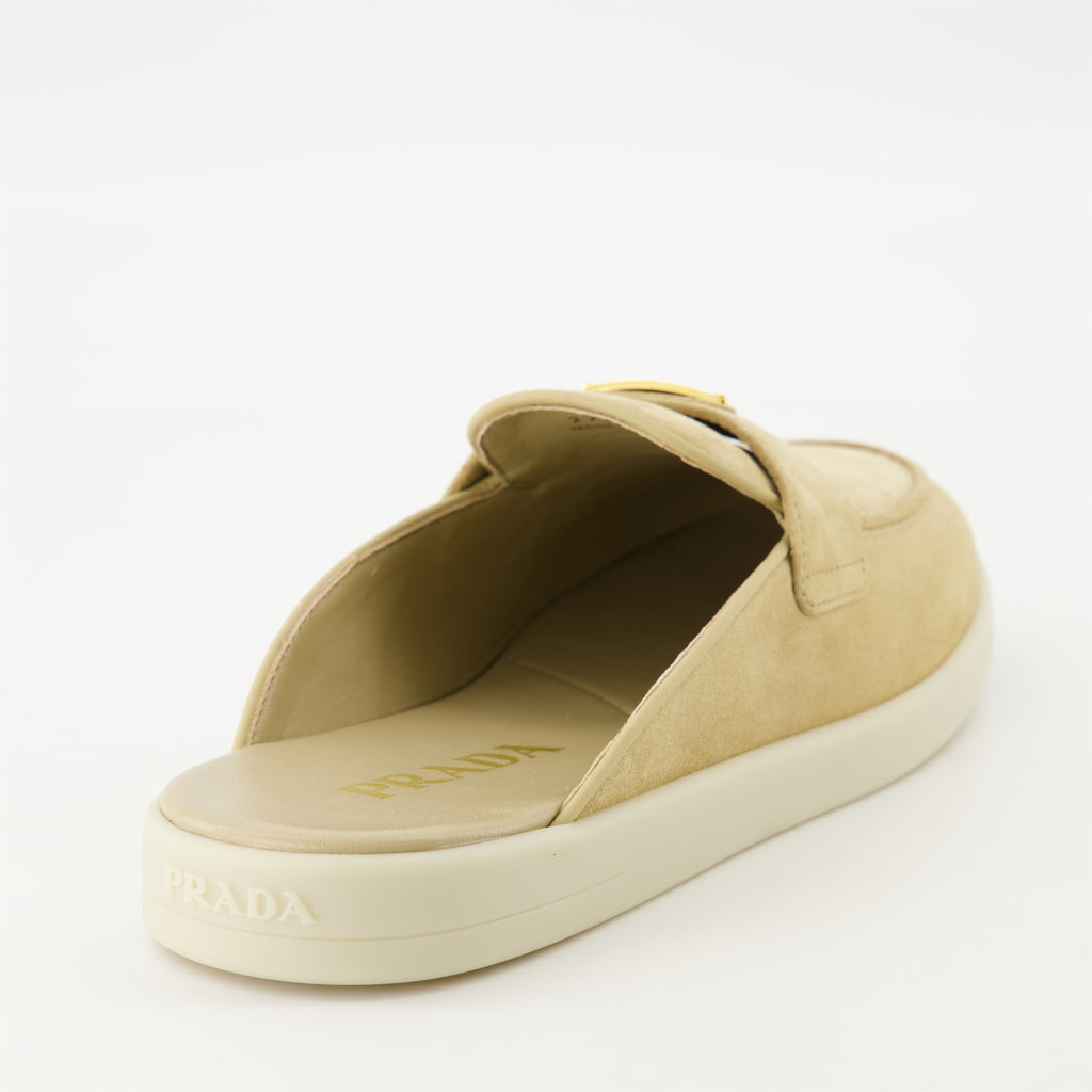 Chaussures ouvertes Mules en cuir velours Prada Beige Femme