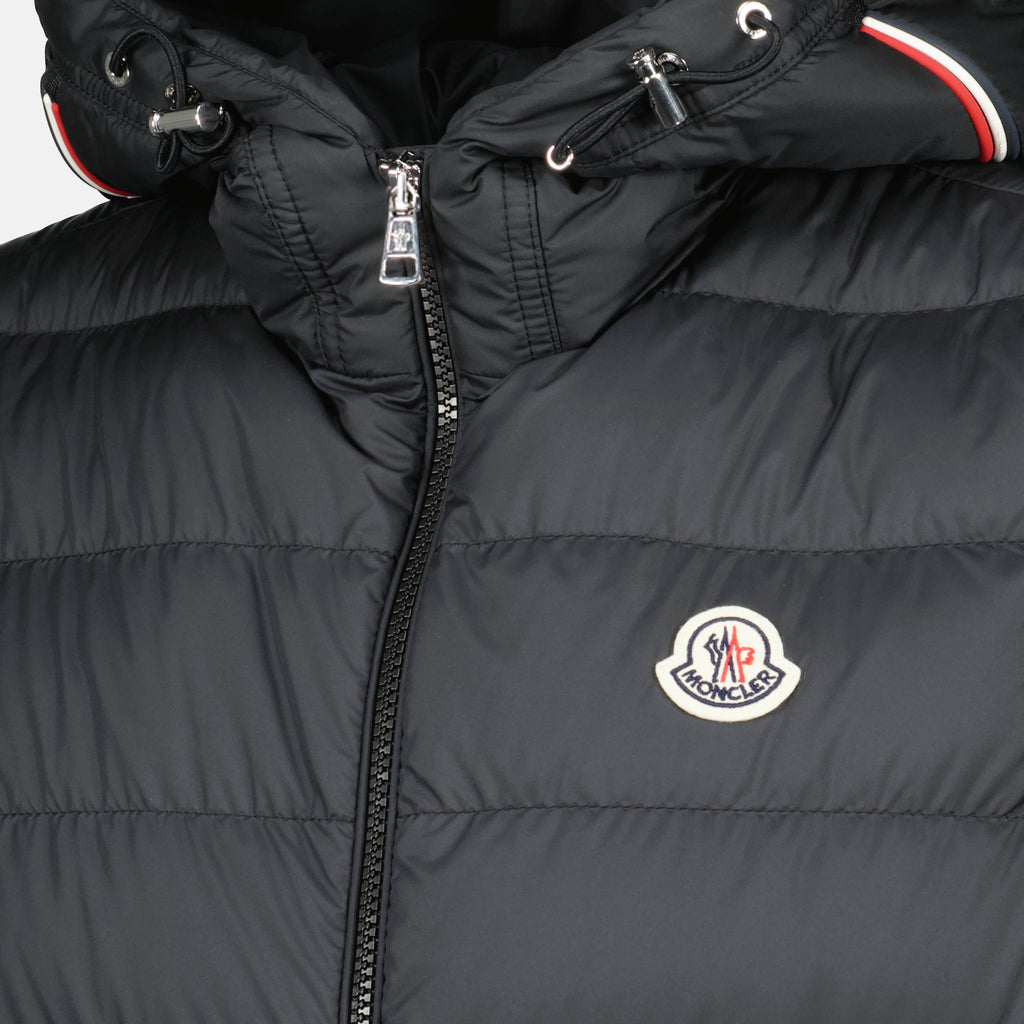 Bild der schwarzen ärmellosen Jacke Marseillan von Moncler für Herren - Frühjahr-Sommer 2026 - Detaillierte Ansicht_1