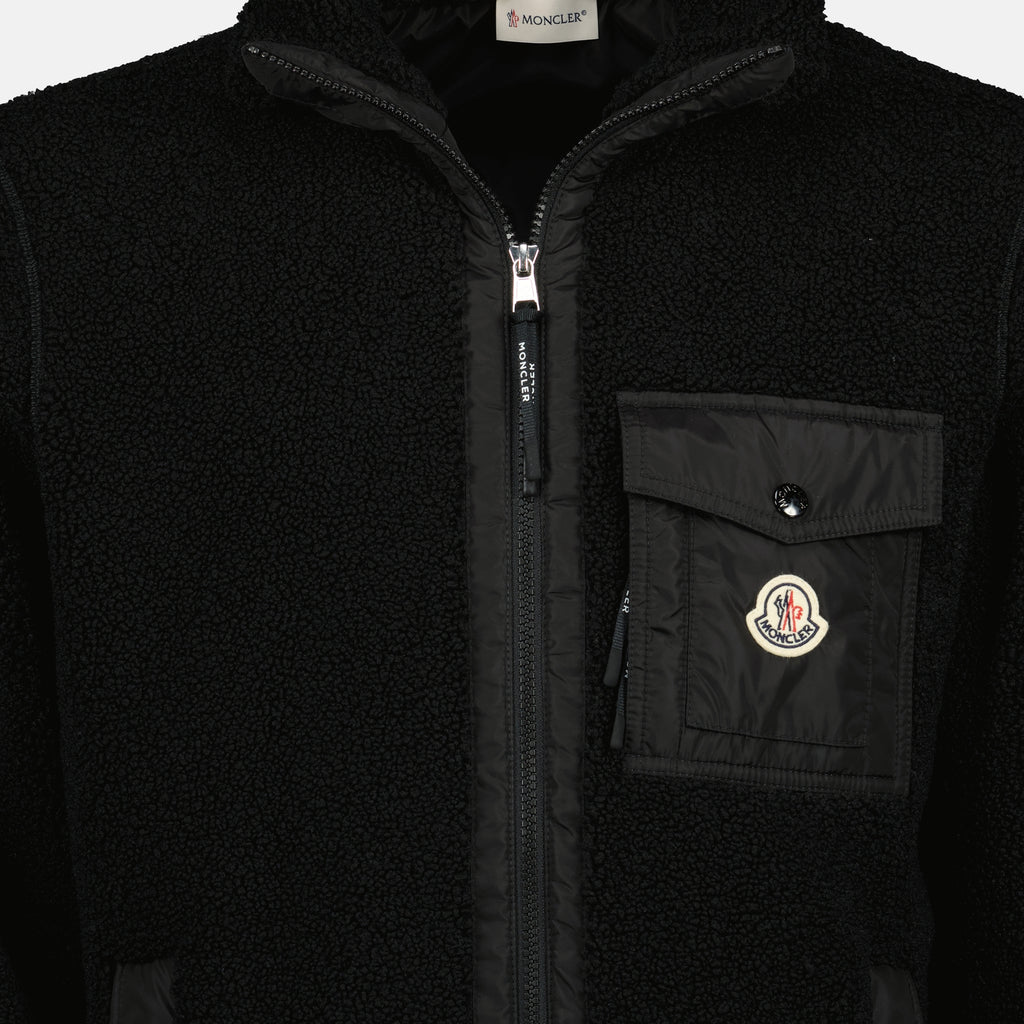 Imagem da jaqueta de teddy preta com fecho éclair da marca Moncler para homens - Temporada Outono-Inverno 2025 - Vista Detalhada_2