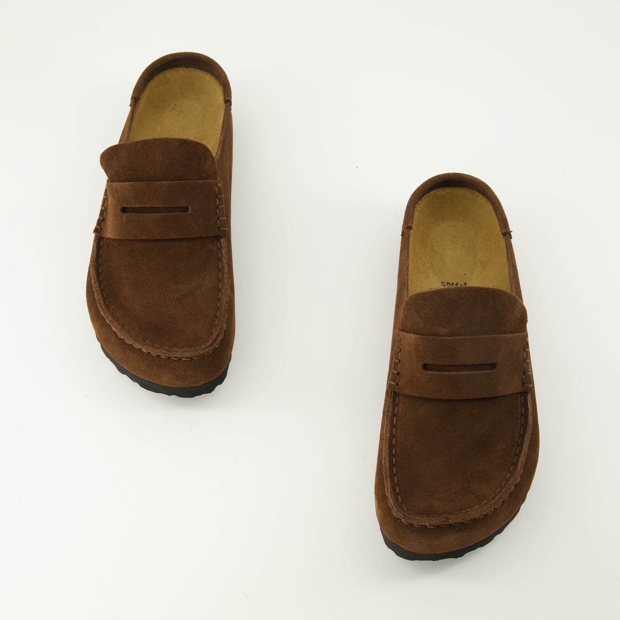 Image de l'article Mules Naples marron de la marque Birkenstock pour Unisex - Saison Printemps-Été 2026 - Vue de dessus paire de chaussure