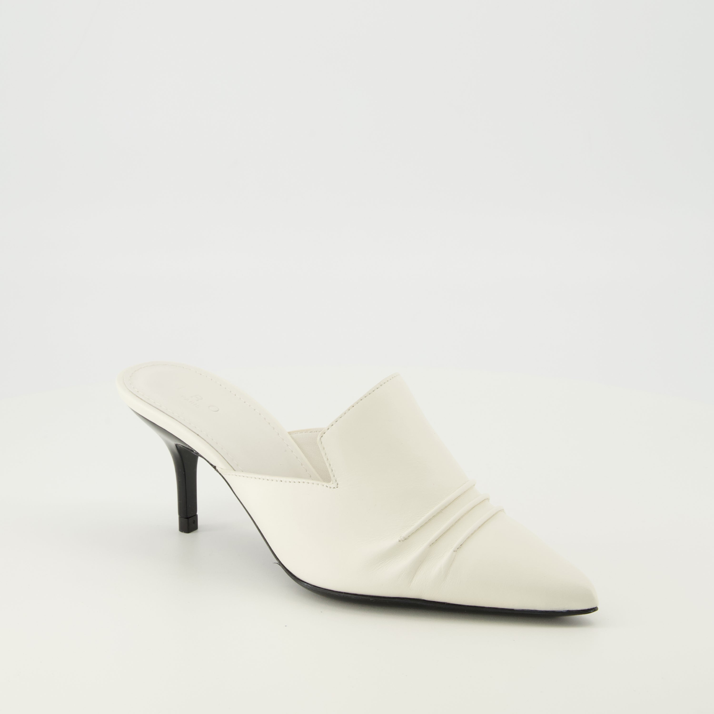 Image de l'article Mules plissée à talons blanches de la marque Iro pour Femme - Saison Printemps-Été 2026 - Vue trois quarts avant droite