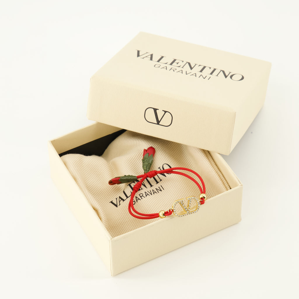 Immagine del bracciale Vlogo con cordino rosso del marchio Valentino Garavani per Donna - Stagione Primavera-Estate 2026 - Vista Dettagliata_3