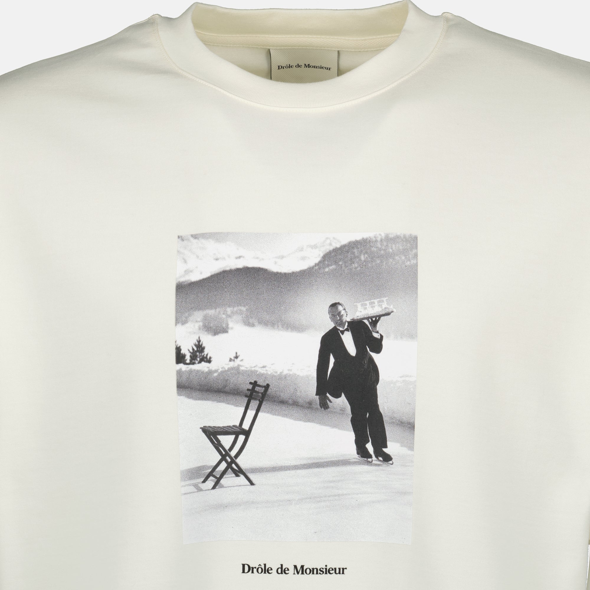 Immagine dell'articolo T-shirt Ice skating waiter del marchio Drole De Monsieur per Uomo - Stagione Autunno-Inverno 2025 - Vista Dettagliata_2