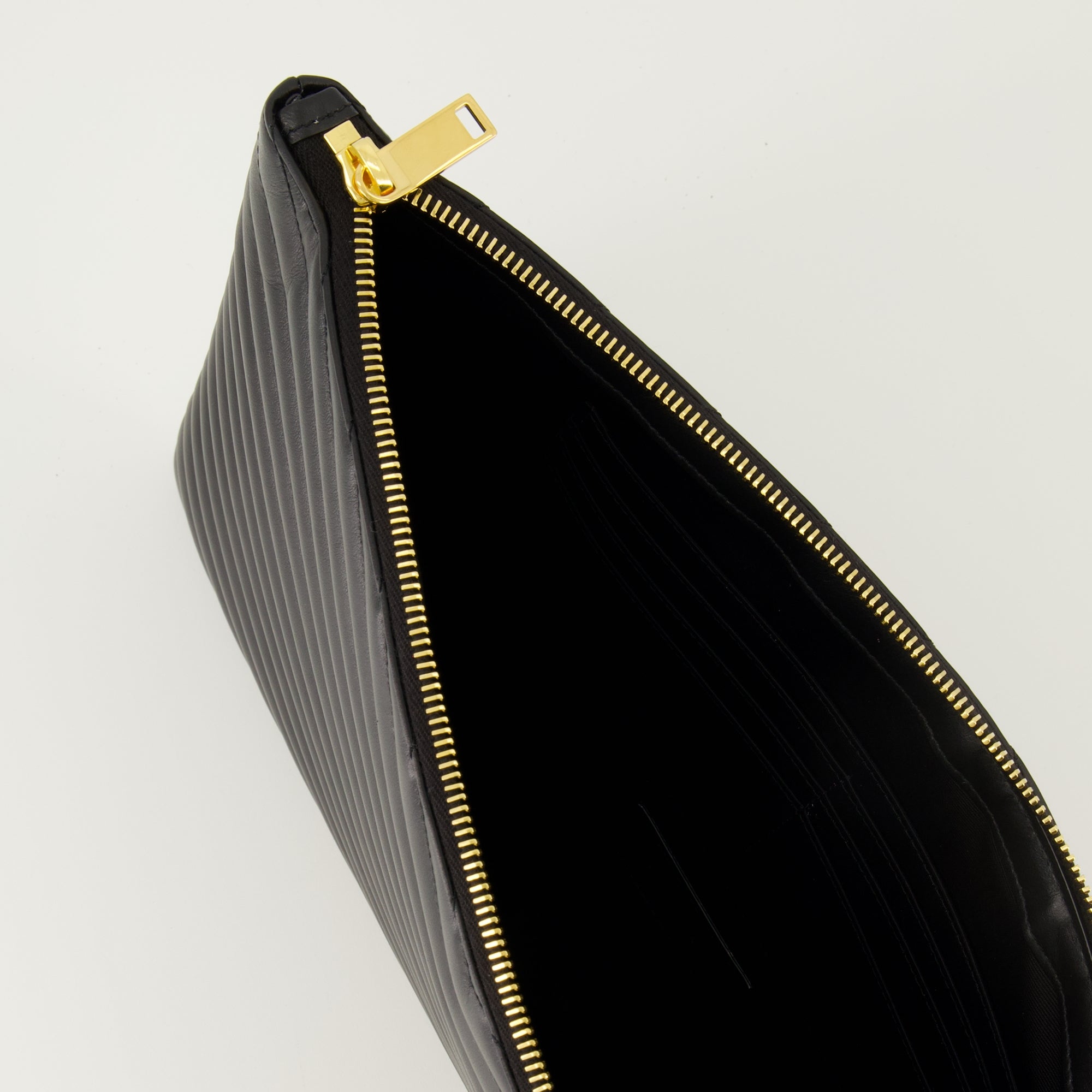 Image de l'article Pochette Cassandre large de la marque Saint Laurent pour Femme - Saison Automne-Hiver 2025 - Vue détaillée_3