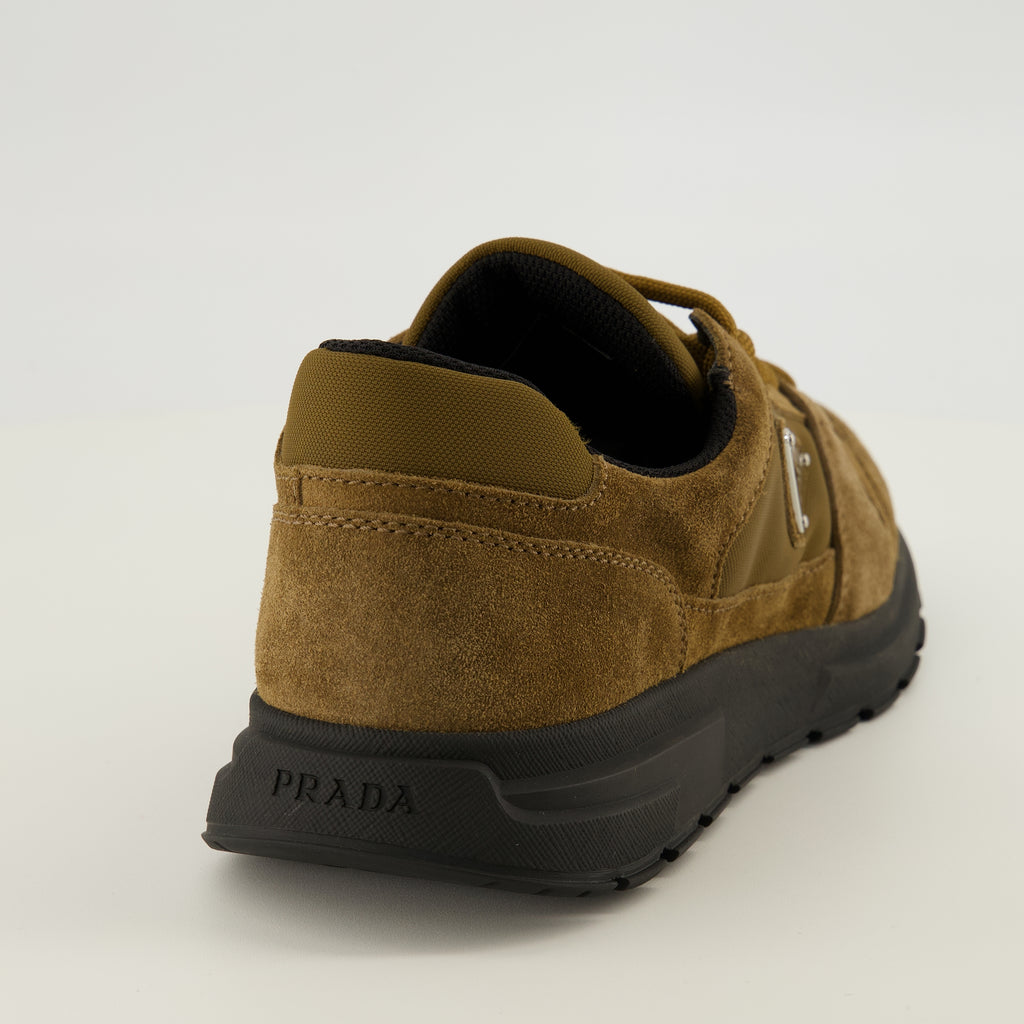 Baskets プラダ メンズ プラックススニーカー スエードとリナイロン ブラウン Prada Marron Homme