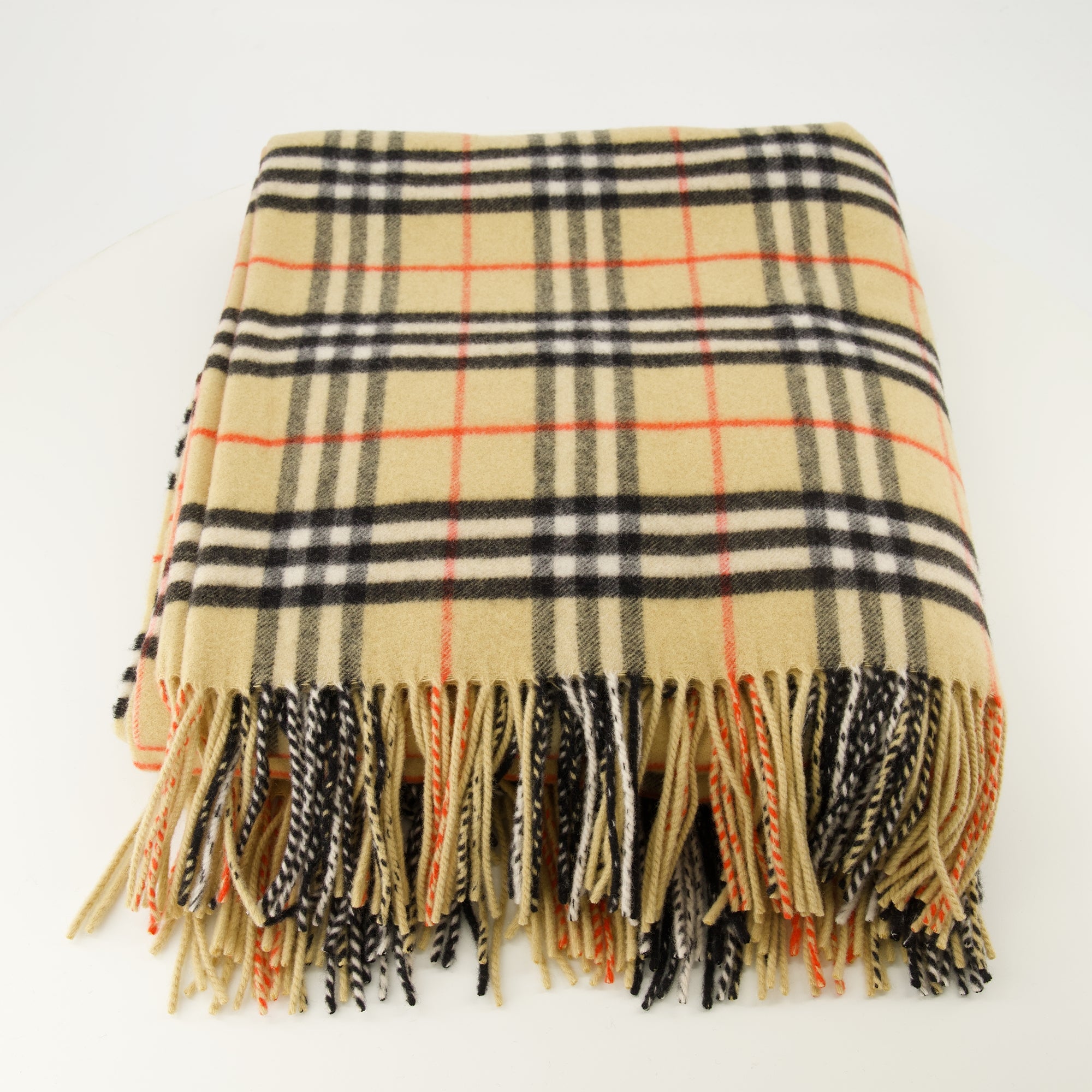 Imagen de la manta Check de cachemira beige de la marca Burberry para Unisex - Temporada Primavera-Verano 2026 - Vista Posterior