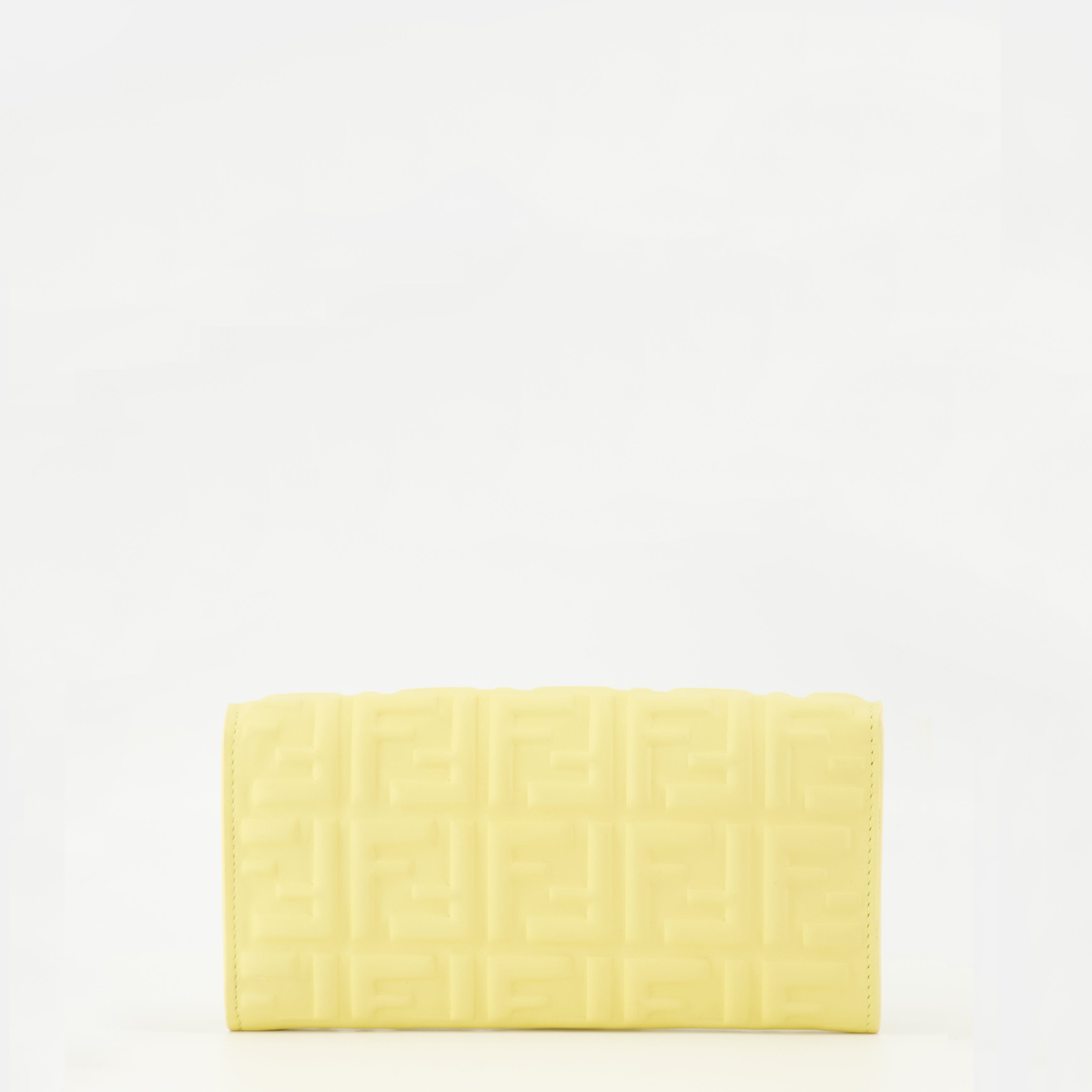 Image de l'article Portefeuille Baguette à chaîne jaune de la marque Fendi pour Femme - Saison Automne-Hiver 2025 - Vue de Dos