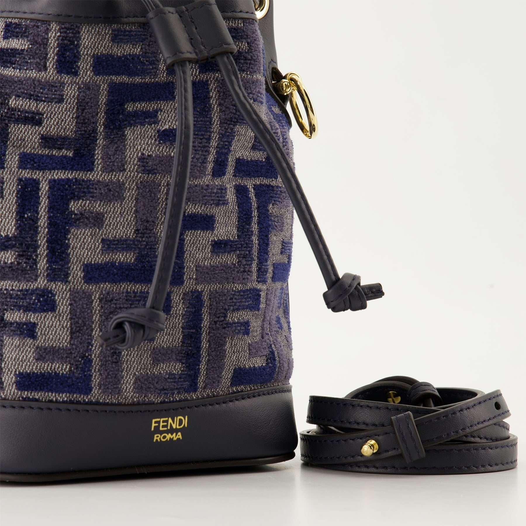 버킷백 Sac seau Mon trésor mini Fendi 진한 파란색 Femme