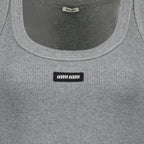 ミュウミュウの女性用グレーリブタンクトップの画像 - 2026年春夏 - 詳細ビュー2