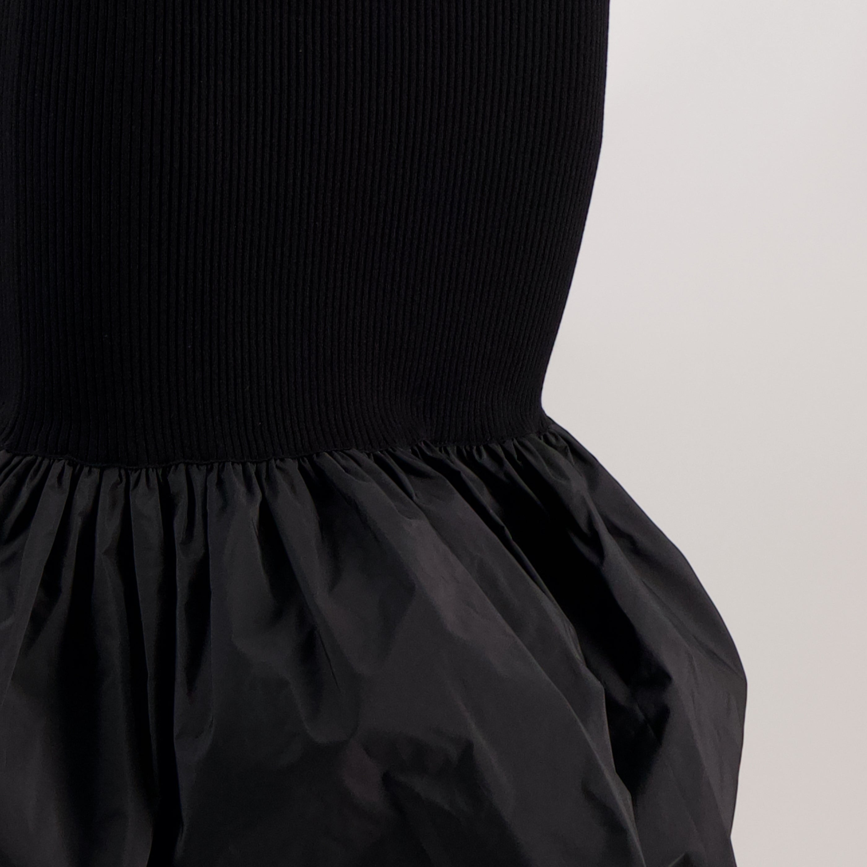Image de l'article Robe noir côtelé de la marque Patou pour Femme - Saison Printemps-Été 2026 - Vue détaillée_1