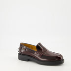 Imagem dos mocassins em pele da marca Tod's para Mulheres - Temporada Outono-Inverno 2025 - Vista frontal a três quartos direita