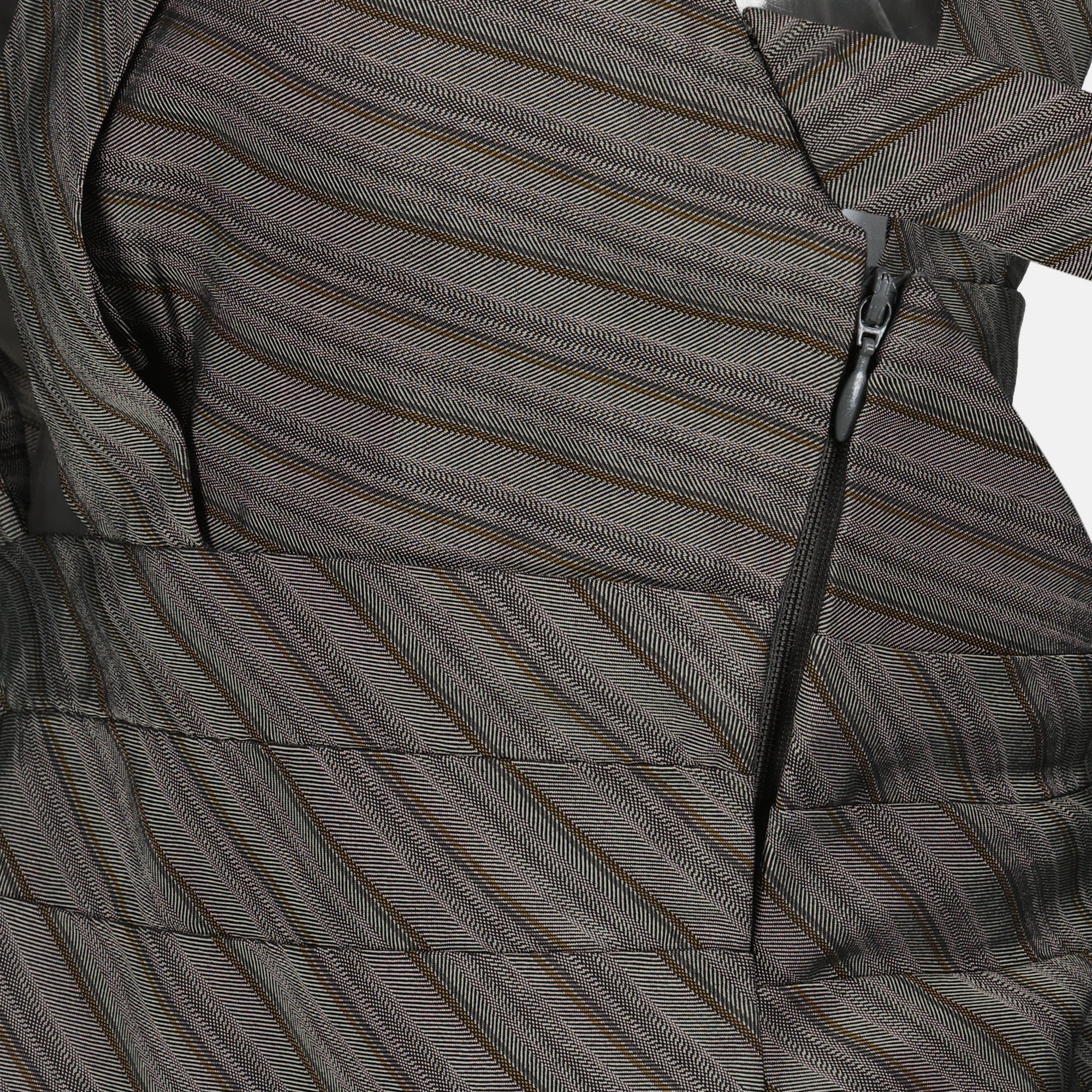 Image of the gray Reyer top with ties from the brand Christopher Esber for Women - Spring-Summer 2026 - Detailed View 1