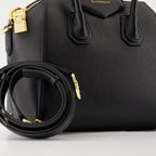 Borse a mano e a spalla Borsa in Pelle Antigona Givenchy Nero Femme