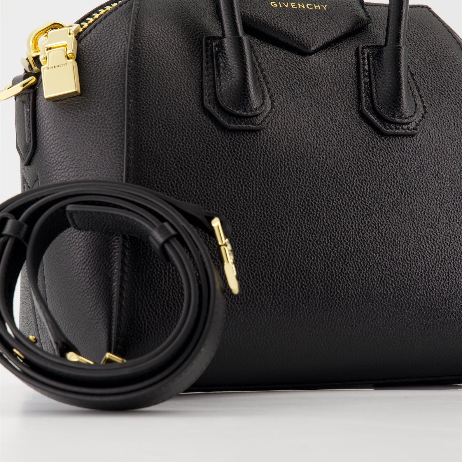 Borse a mano e a spalla Borsa in Pelle Antigona Givenchy Nero Femme