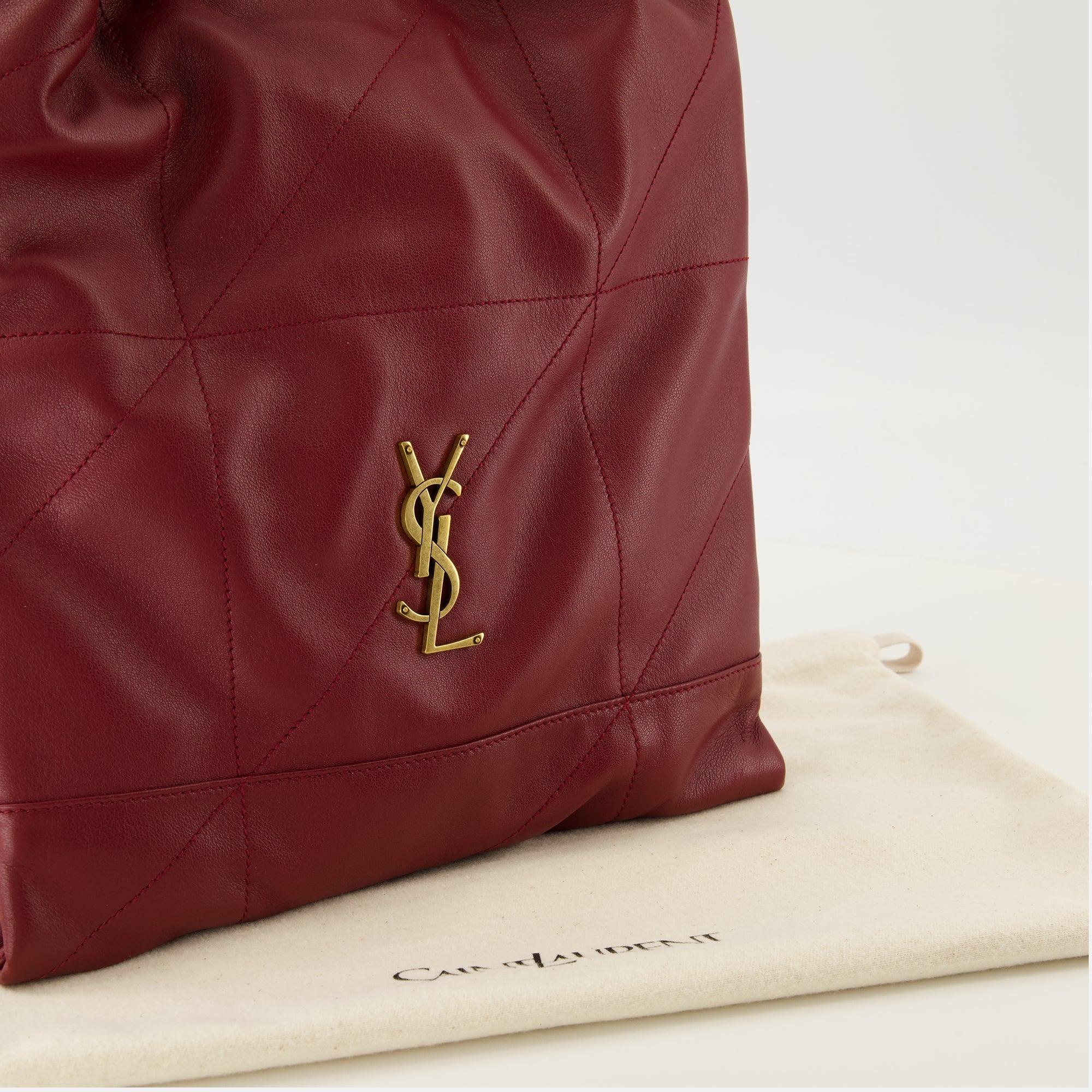 Image de l'article Sac Jaimie Pochon bordeaux de la marque Saint Laurent pour Femme - Saison Automne-Hiver 2025 - Vue détaillée_2