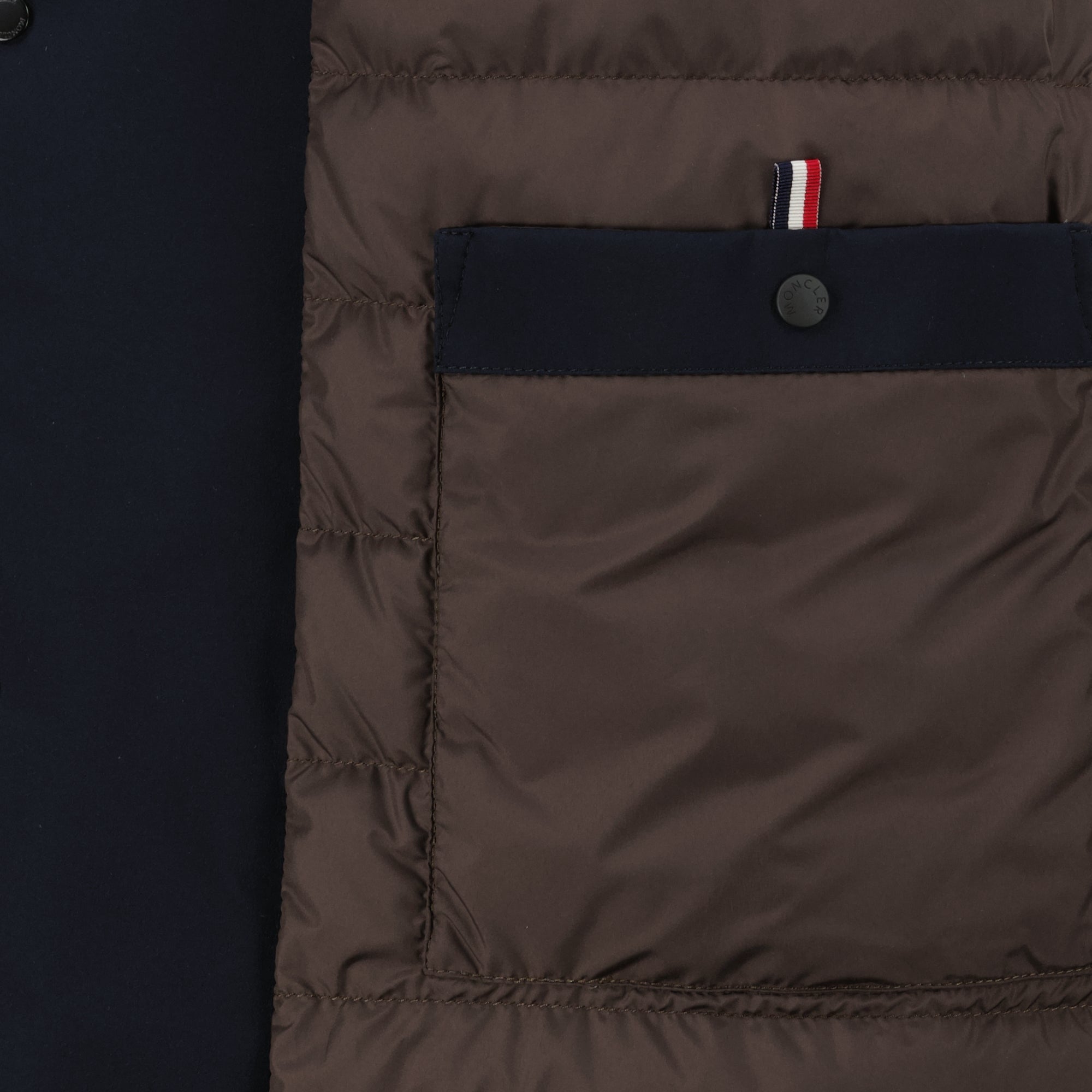 Image de l'article Parka Larezila bleu marine de la marque Moncler pour Homme - Saison Automne-Hiver 2025 - Vue détaillée_2