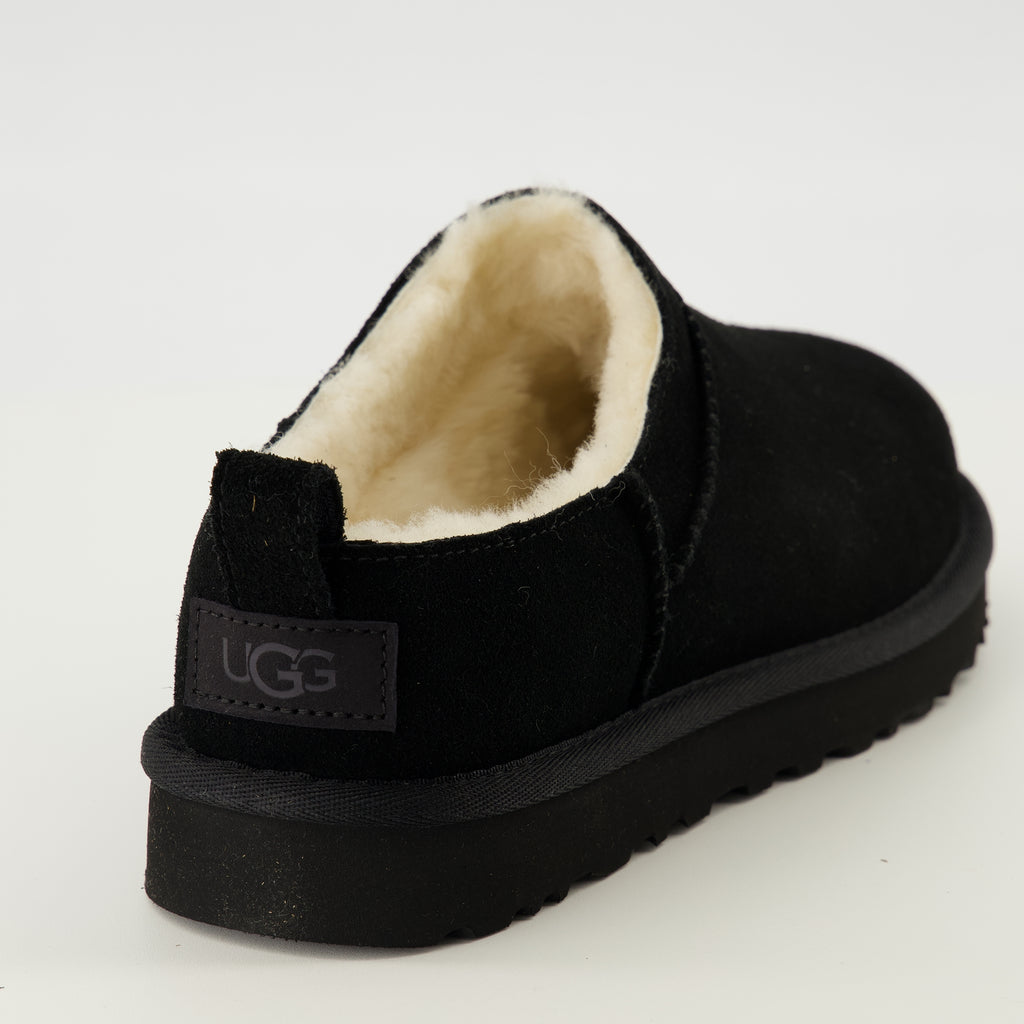 Immagine delle Bottine Classic Micro nere di Ugg per Donna - Stagione Primavera-Estate 2026 - Vista posteriore