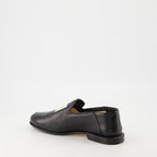 Imagen de los mocasines de la marca Givenchy para hombre - Temporada Otoño-Invierno 2025 - Vista tres cuartos trasera derecha
