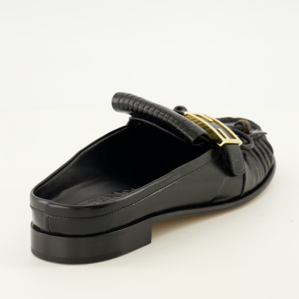 Chaussures ouvertes 블랙 가죽 바게트 뮬즈 Fendi Noir Femme
