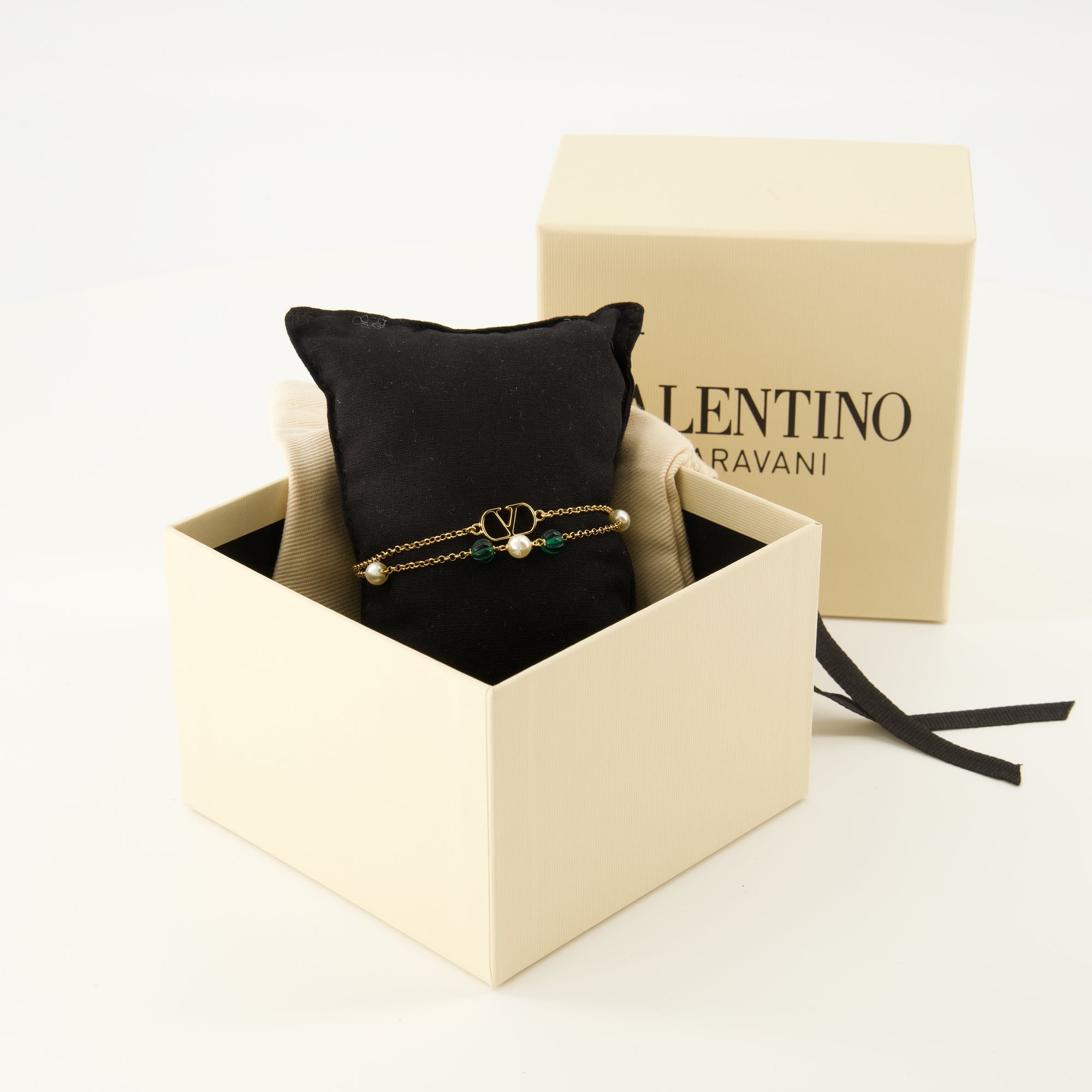 Imagen del brazalete VLogo de la marca Valentino Garavani para Mujer - Temporada Otoño-Invierno 2025 - Vista Detallada_3