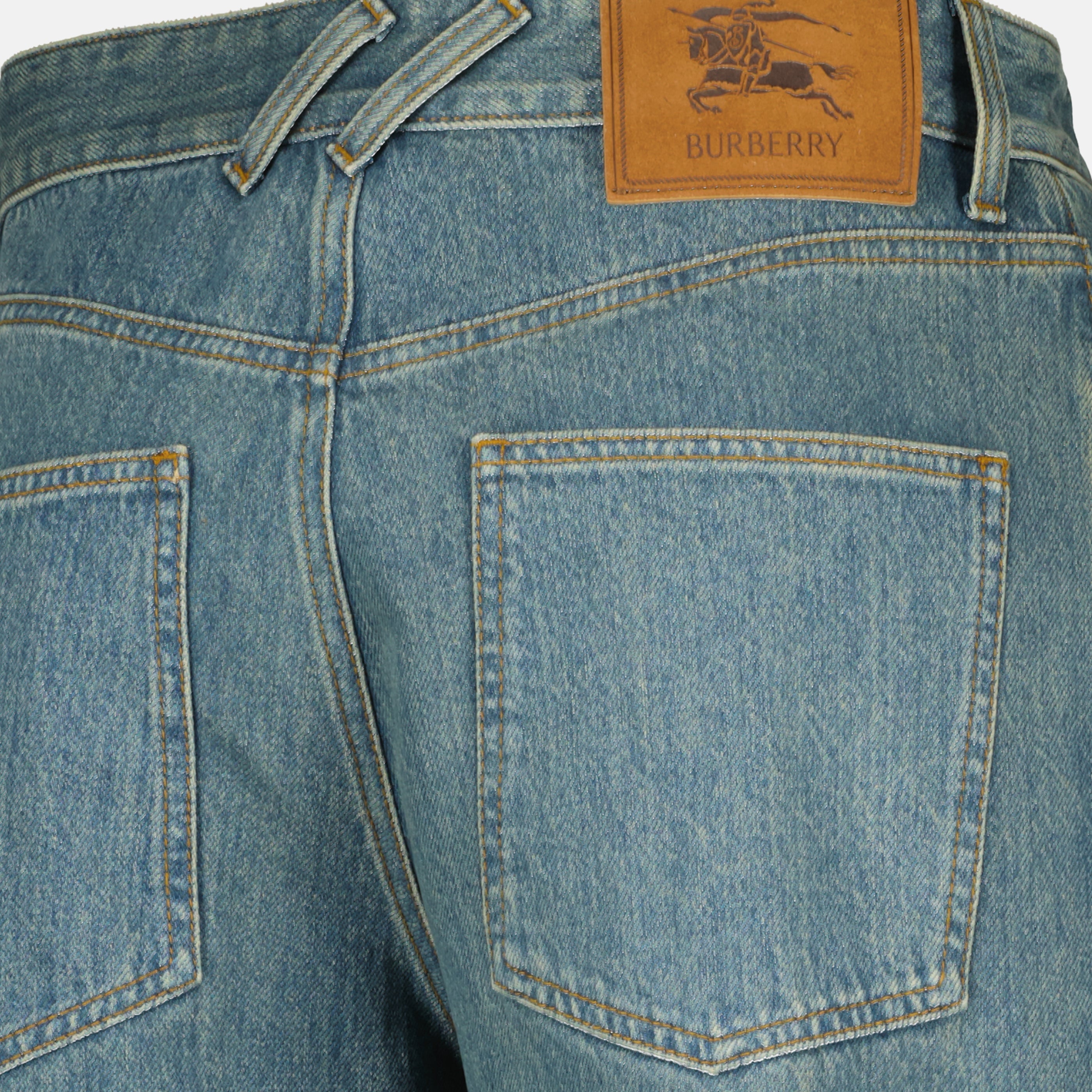 Image de l'article Jean en denim à revers Check de la marque Burberry pour Homme - Saison Printemps-Été 2026 - Vue détaillée_1