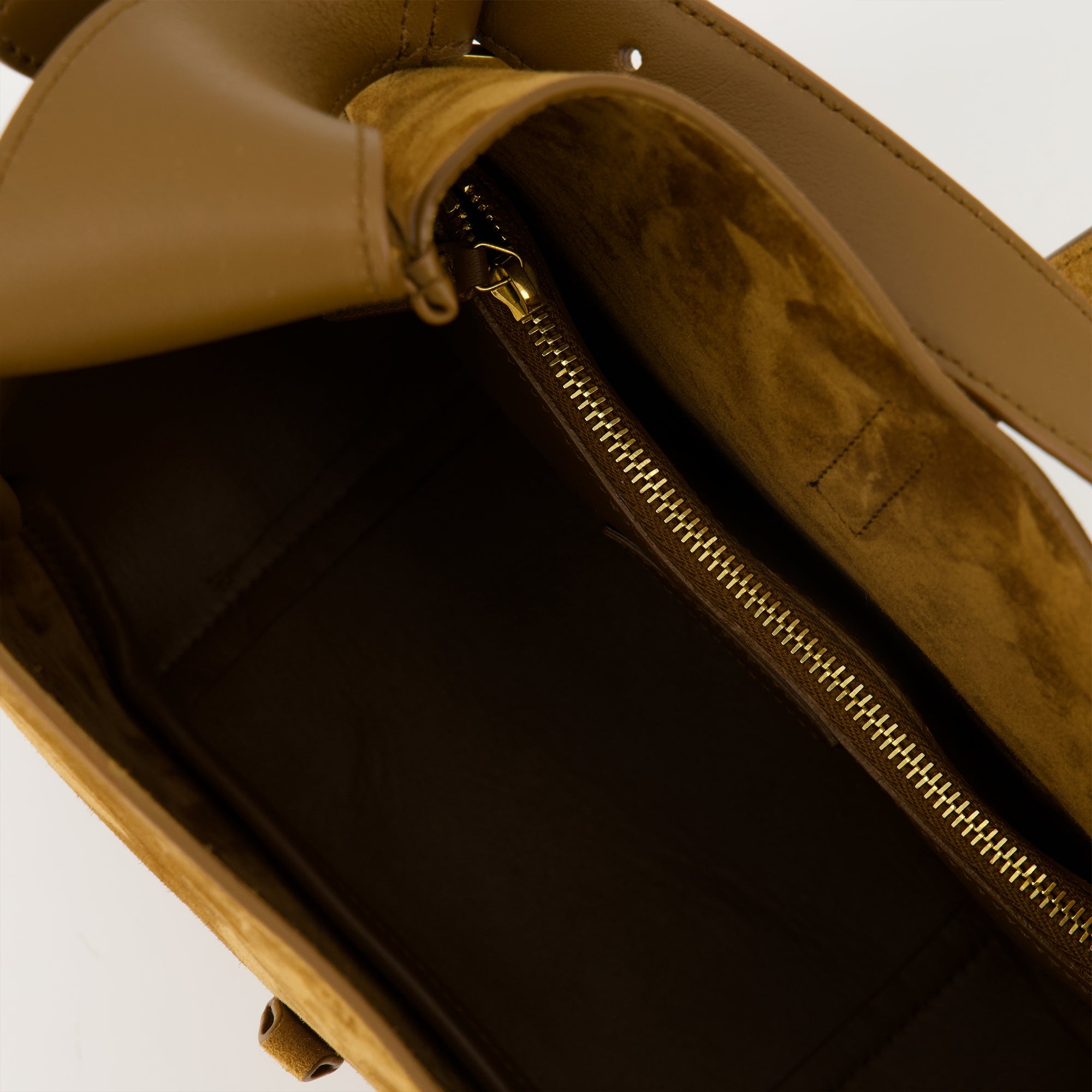 Image de l'article Le 5 à 7 small de la marque Saint Laurent pour Femme - Saison Automne-Hiver 2025 - Vue détaillée_3
