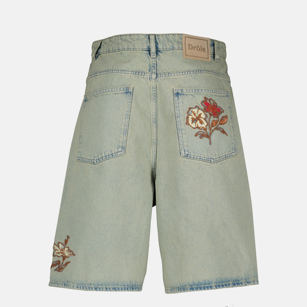 Drole De Monsieur의 남성용 파란색 데님 꽃 자수 반바지 이미지 - 2026 봄-여름 시즌 - 뒷면 보기