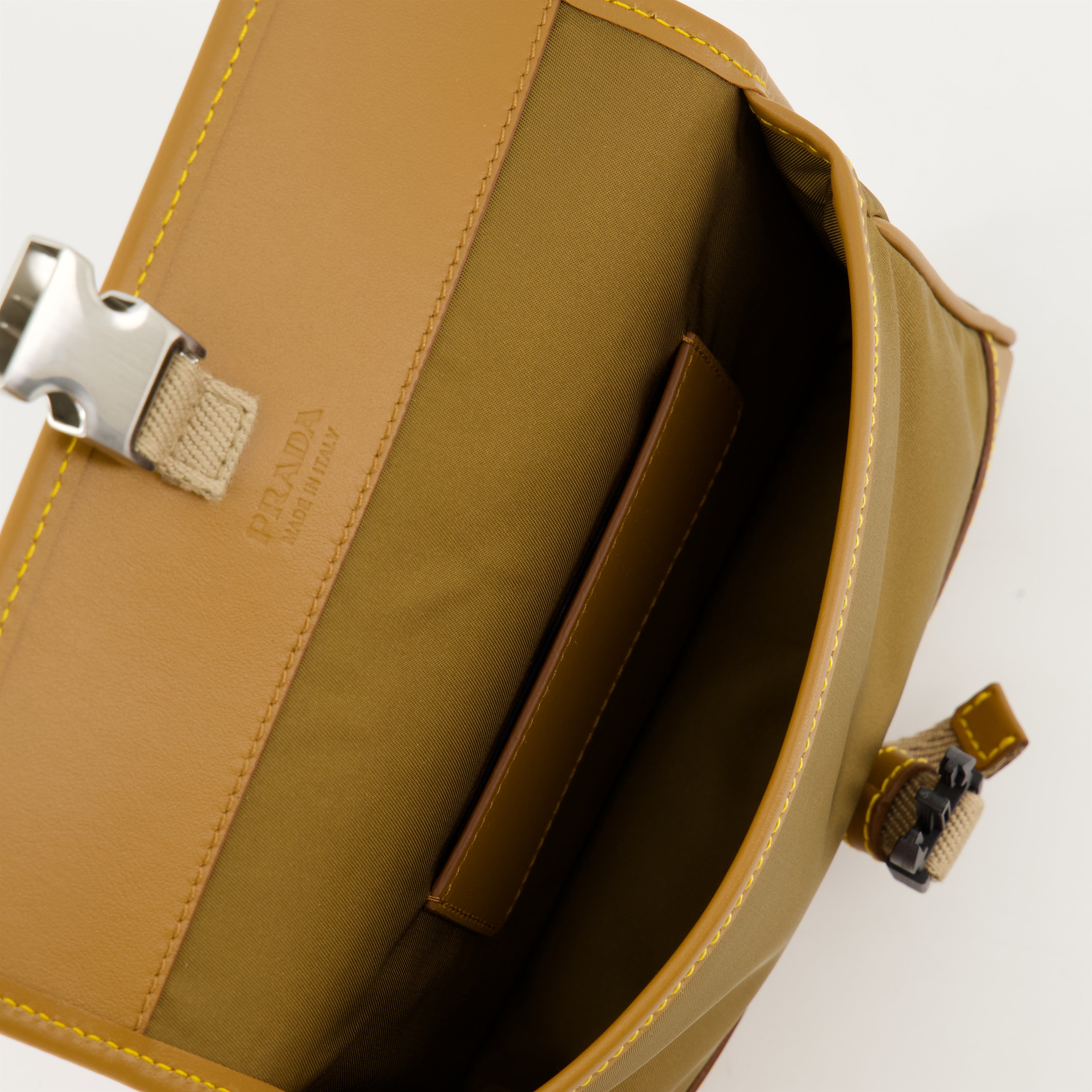 Crossbody bags Petite sacoche en Re-Nylon et cuir Prada Green Homme
