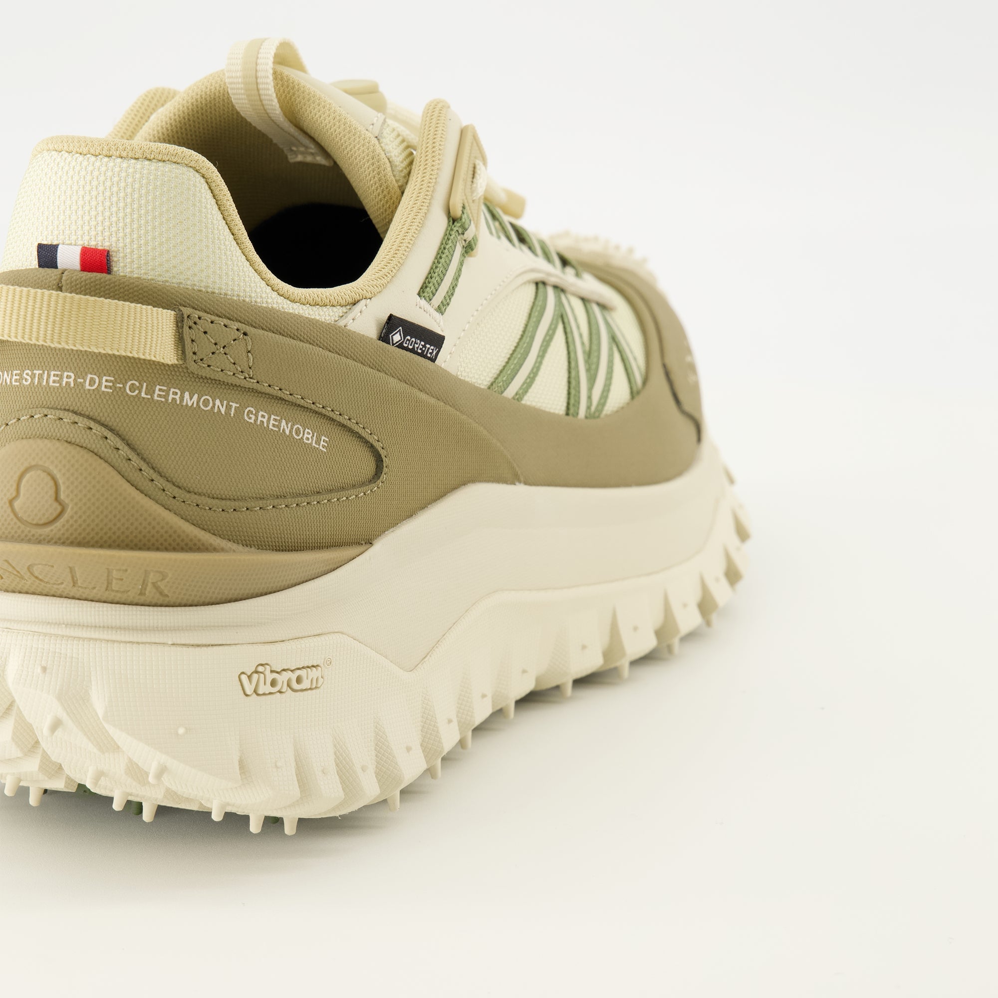 Image de l'article Baskets Trailgrip GTX beige de la marque Moncler pour Homme - Saison Printemps-Été 2026 - Vue arrière