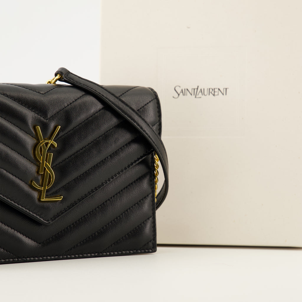 Image de l'article Portefeuilles Enveloppe à chaîne de la marque Saint Laurent pour Femme - Saison Automne-Hiver 2025 - Vue détaillée_2