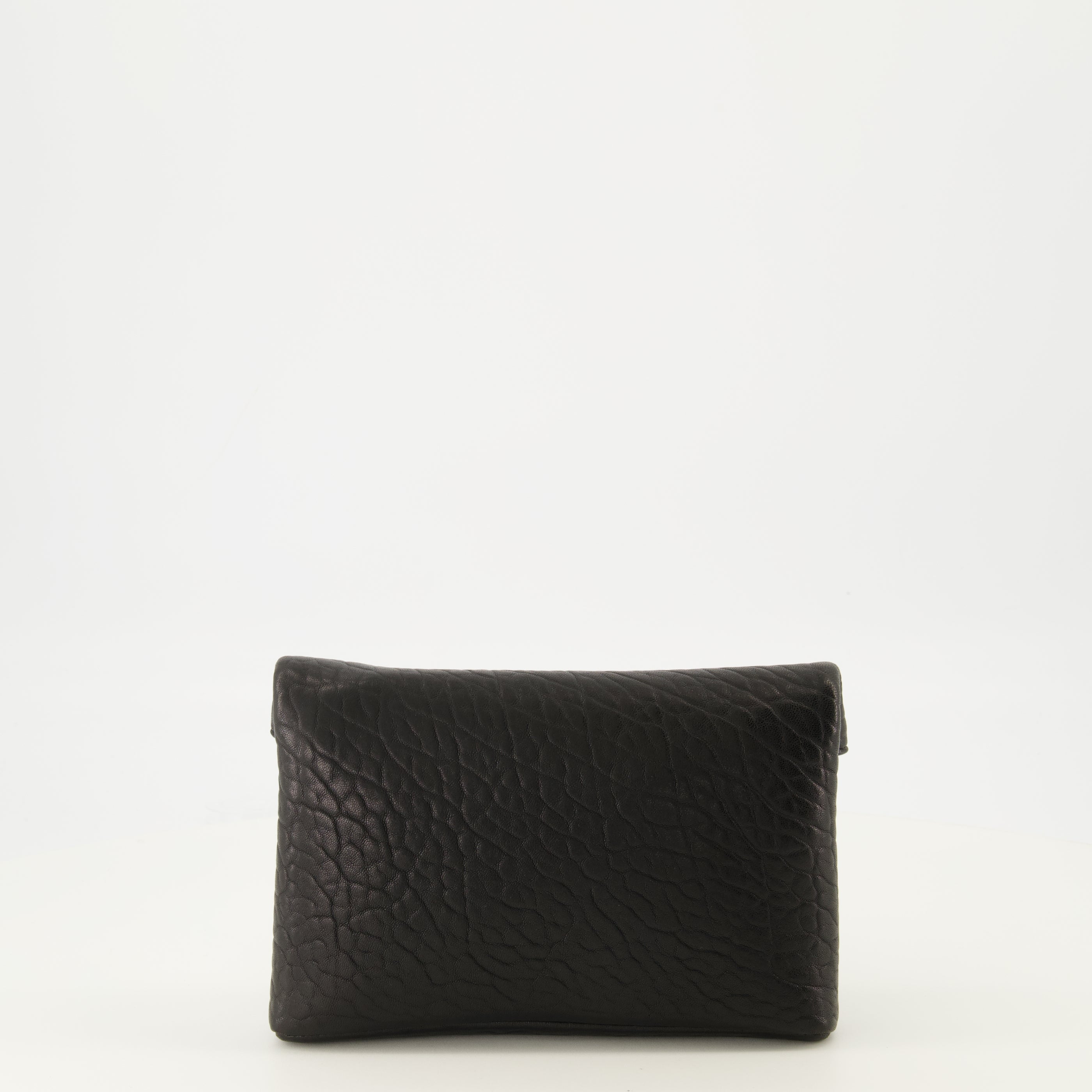 Image de l'article Pochette Cassandre small en cuir noir de la marque Saint Laurent pour Femme - Saison Printemps-Été 2026 - Vue de Dos