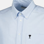 Immagine della camicia boxy AMI a cuore blu del marchio Ami PARIS per uomo - Collezione Primavera-Estate 2026 - Vista Dettagliata 2