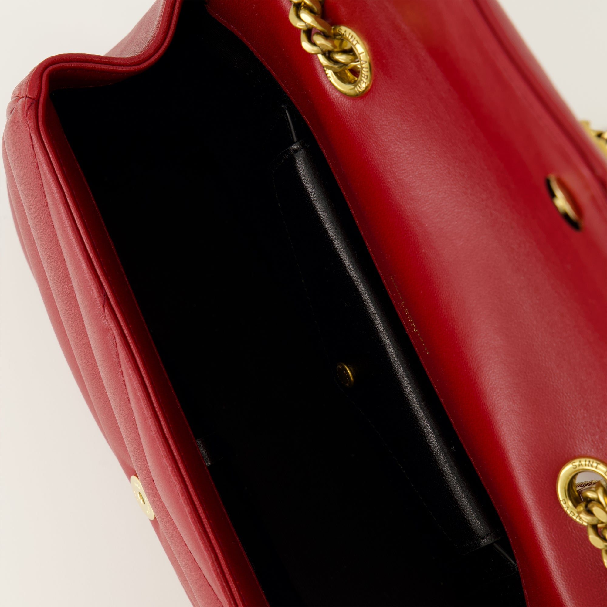 Bild der kleinen roten Loulou-Tasche von Saint Laurent für Frauen - Frühjahr/Sommer 2026 - Detaillierte Ansicht_3