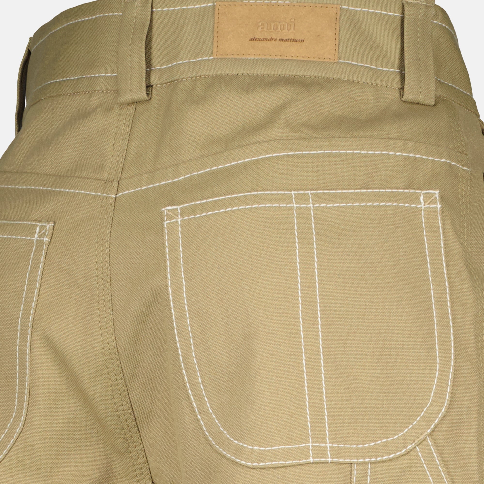Image de l'article Pantalon large worker beige de la marque Ami PARIS pour Homme - Saison Printemps-Été 2026 - Vue détaillée_2