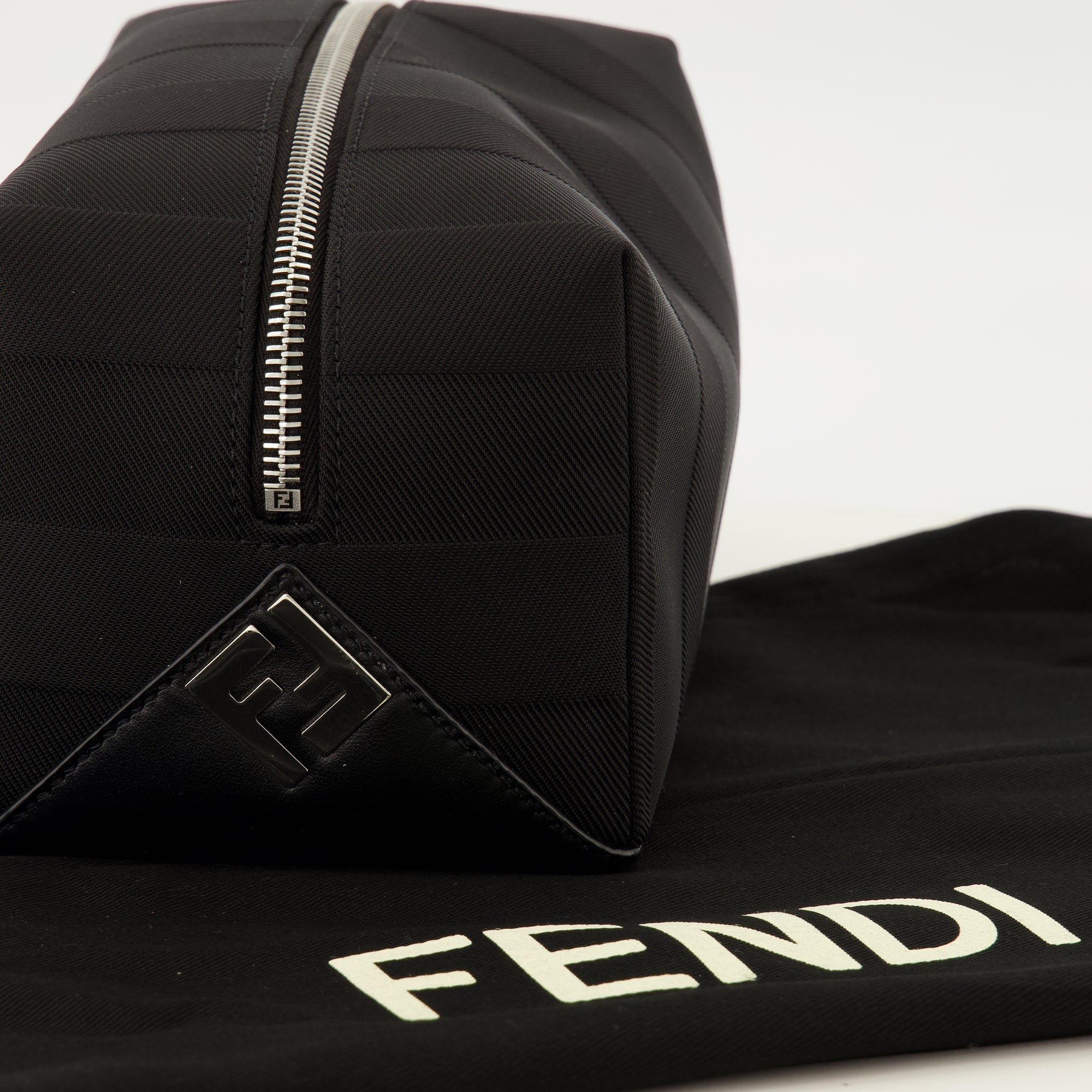 Pochettes 펜디 루이 블랙 세면 가방 Fendi Noir Homme